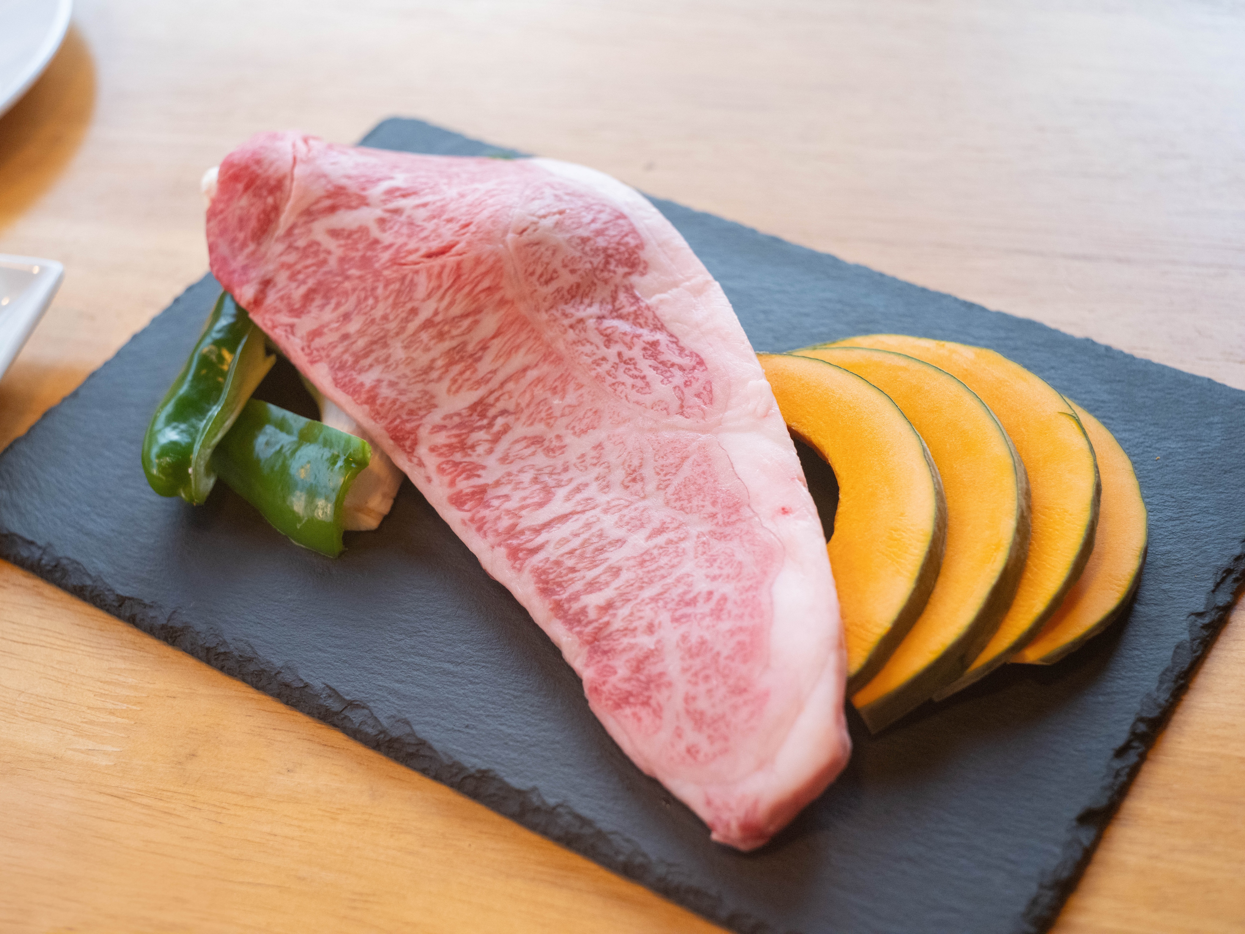 一晚兩餐方案 晚餐 當地生產的伊予牛沙朗牛排