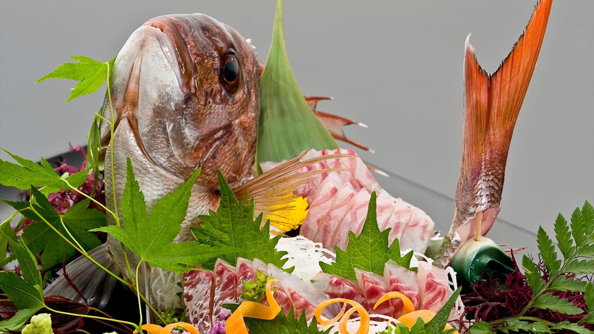 [Additional dish] Whole red sea bream sashimi