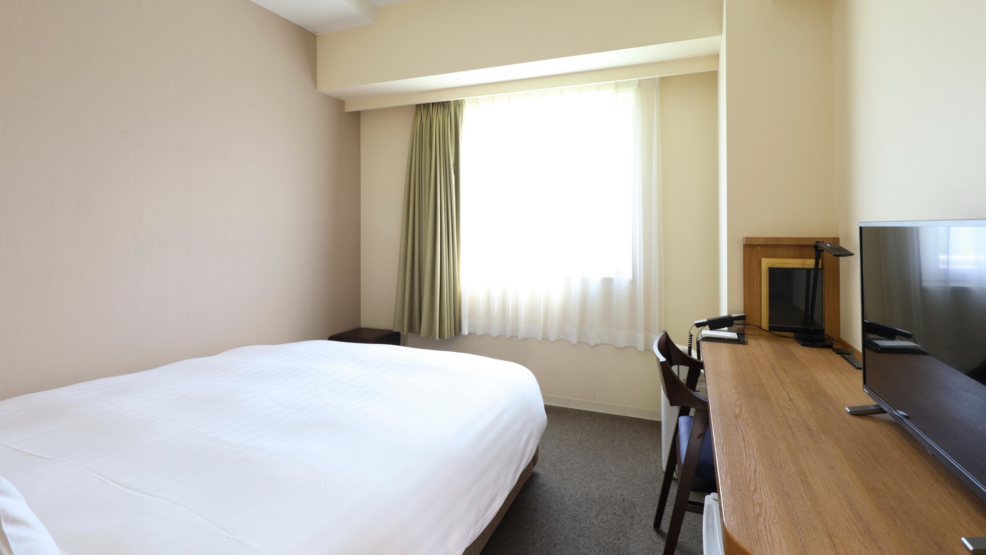 無菸或吸菸大床房,15.0 平方米,配備大床,床型 160 厘米 x 205 厘米