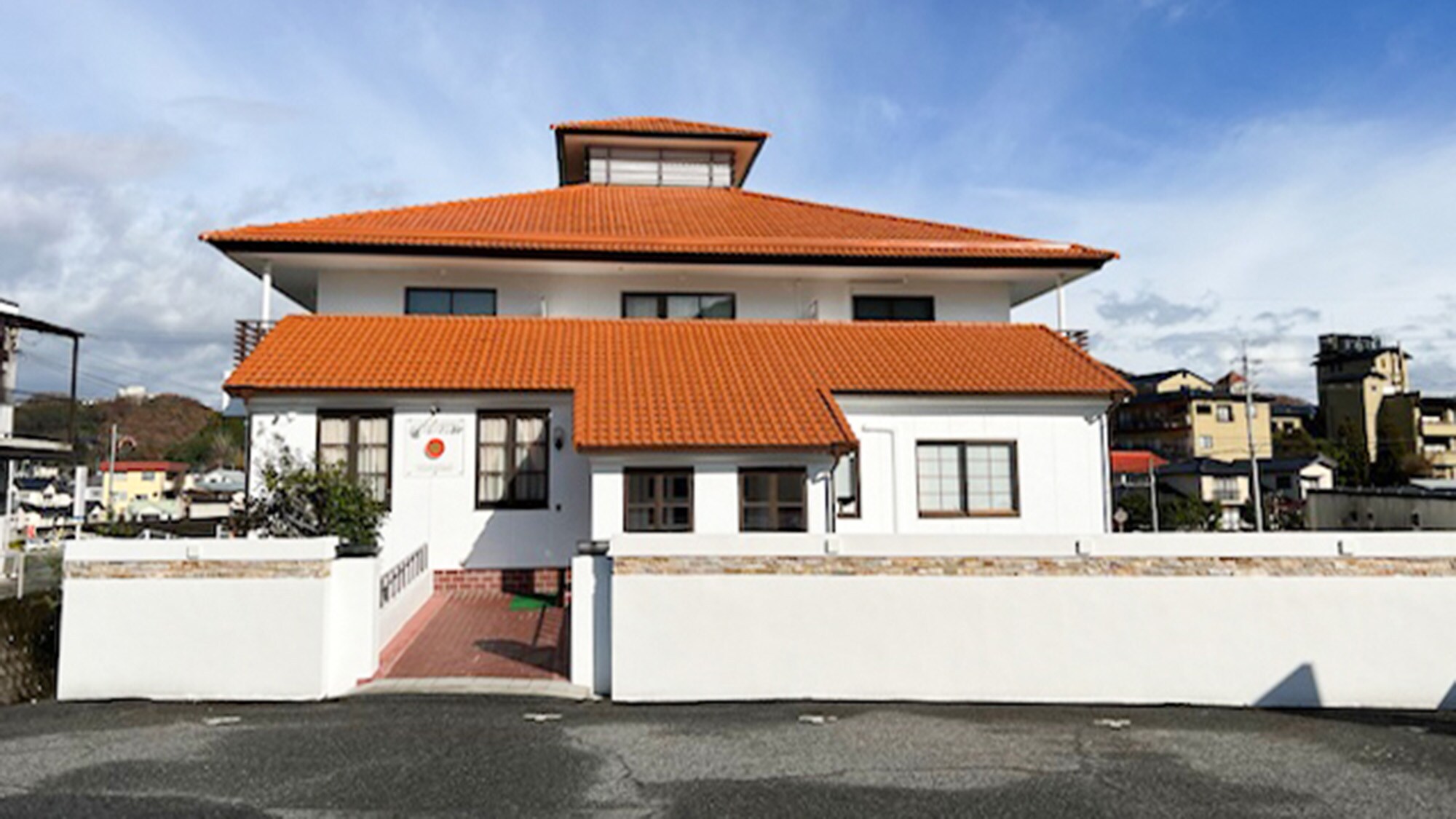 ・[Exterior] We offer Western-style rooms, Japanese-style rooms, and annex Japanese-style rooms.