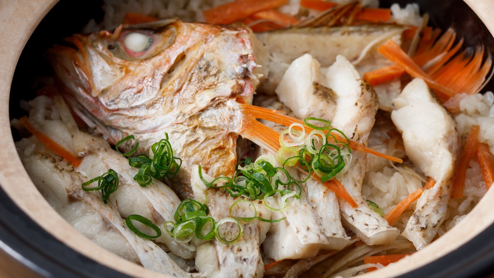 Nodoguro clay pot rice (Nodoguro head is for illustration purposes only, it will not be served with the dish) Same for all groups