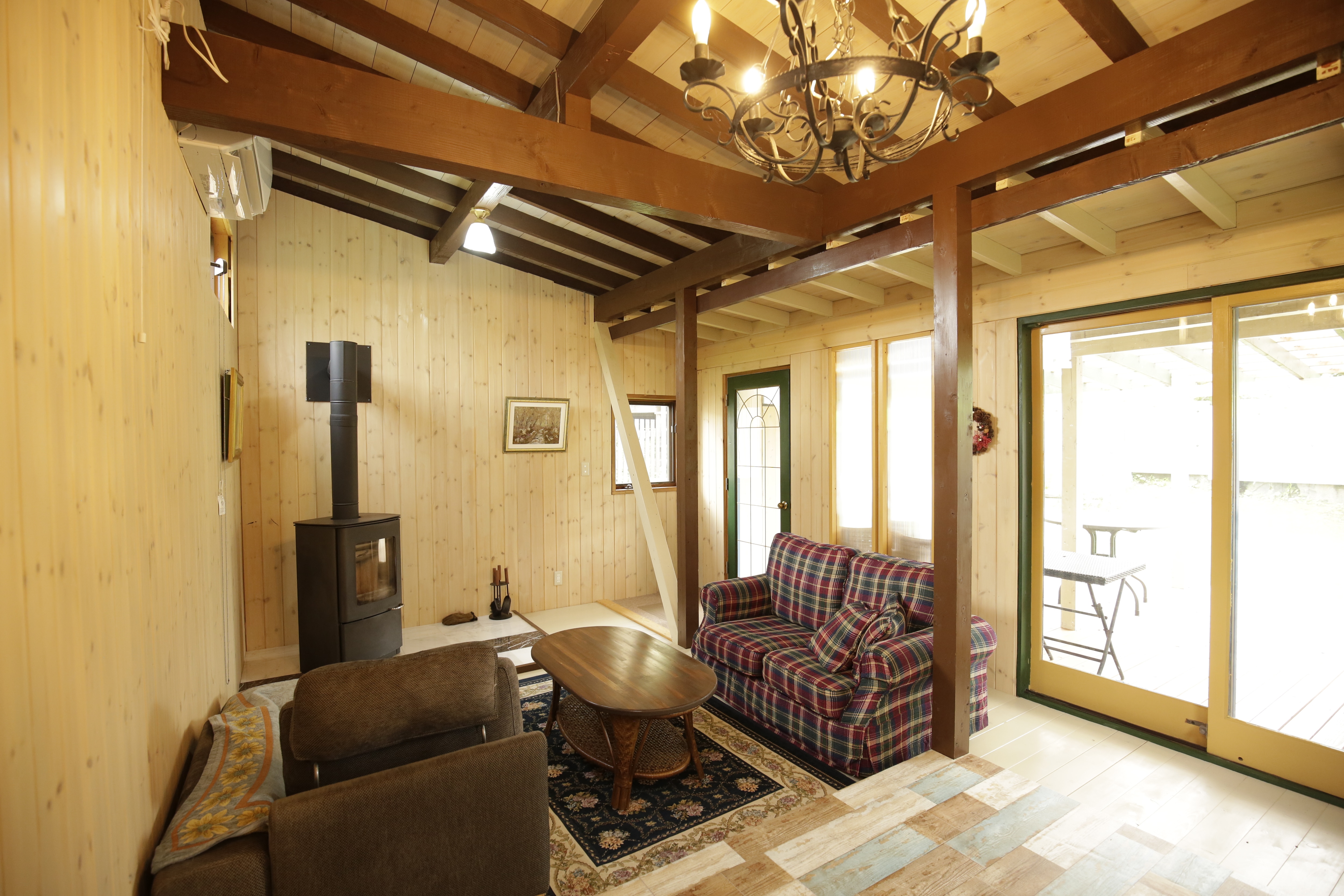 Nội thất của phòng khách ngoài trời Walnut Hygge