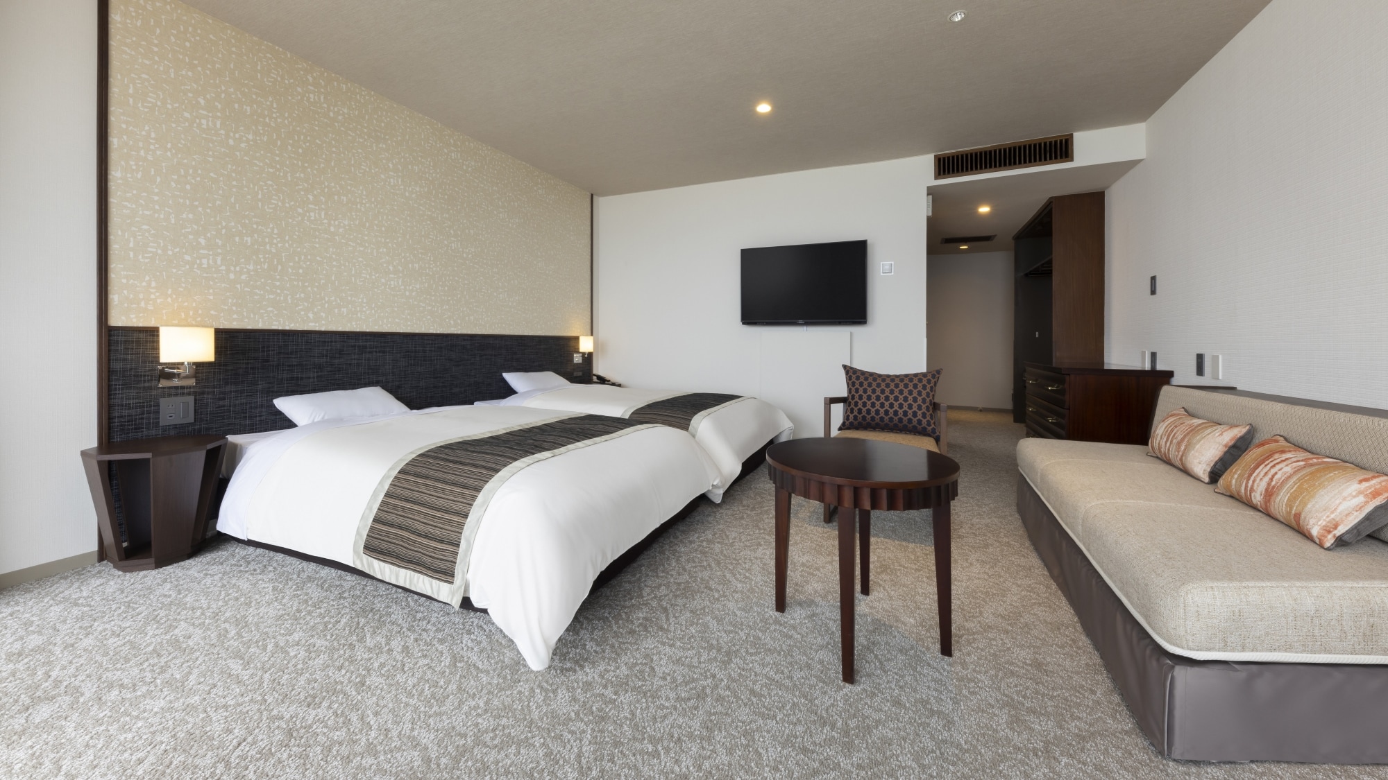 [Renewed in March 2024] Ocean front western style room. Accommodates up to 3 people with 2 beds and 1 sofa bed