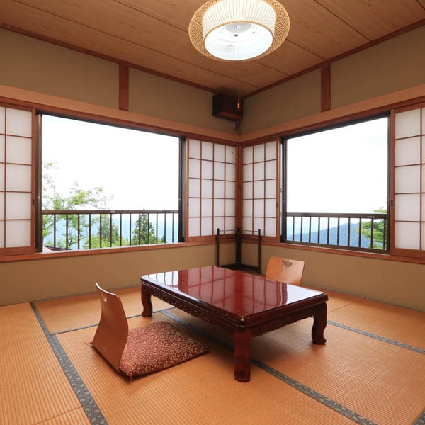 8 tatami mat Japanese-style room (Main building, corner room) *Enjoy a panoramic view of Mt. Mitake from your room!