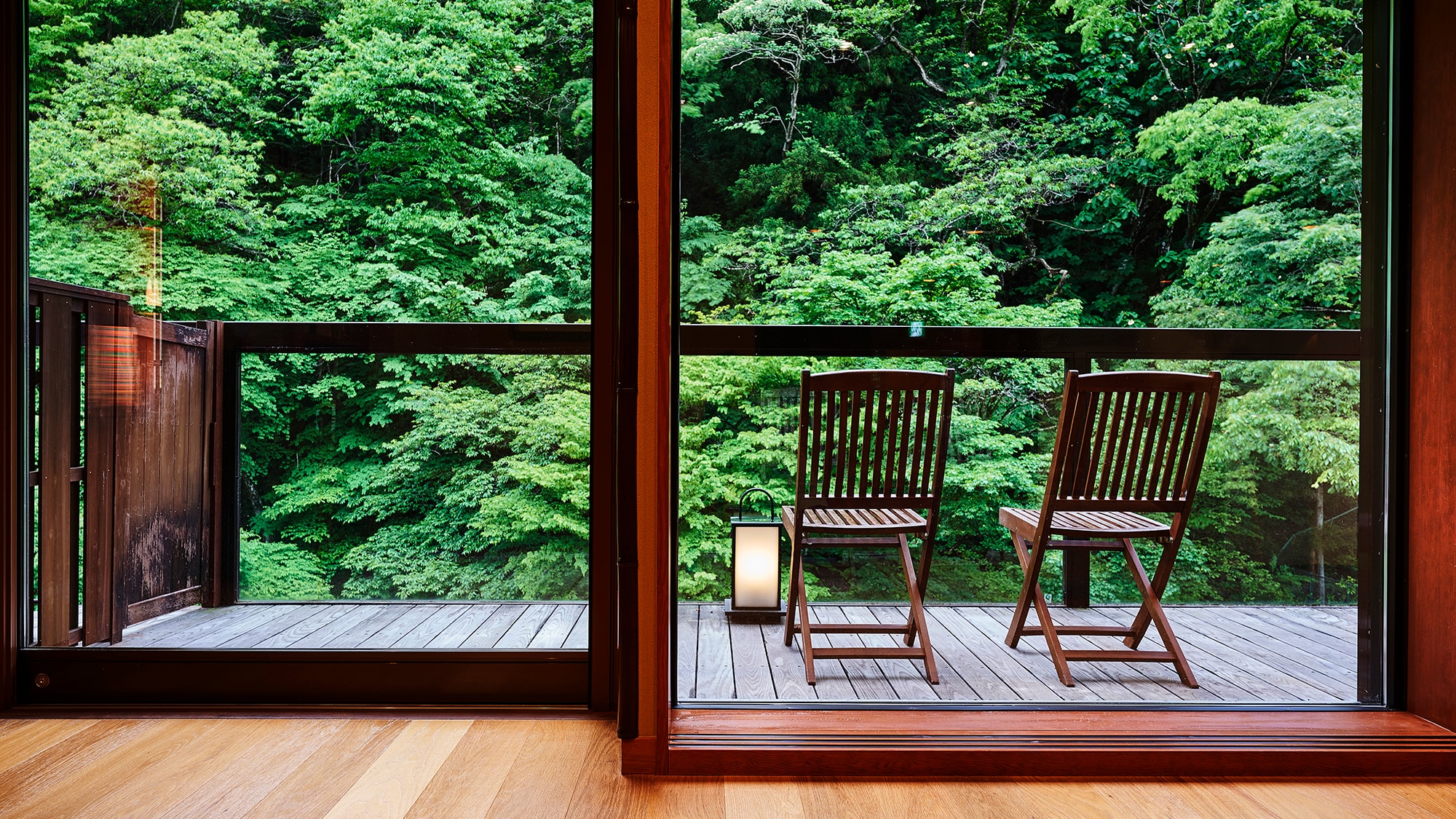 A terrace with a superb view of the Shima River.