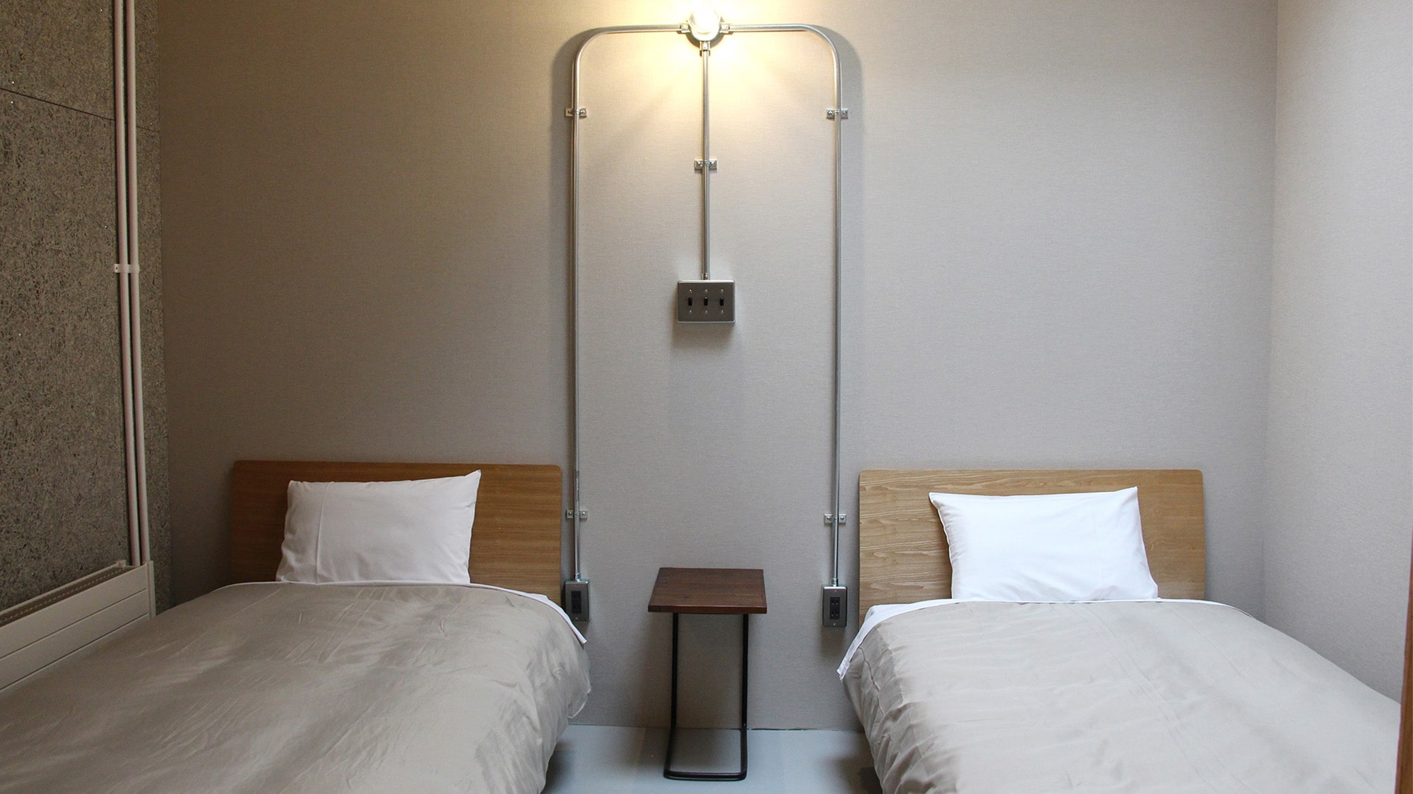・ [Private room twin Montbeliarde] Two low-type single beds are installed.