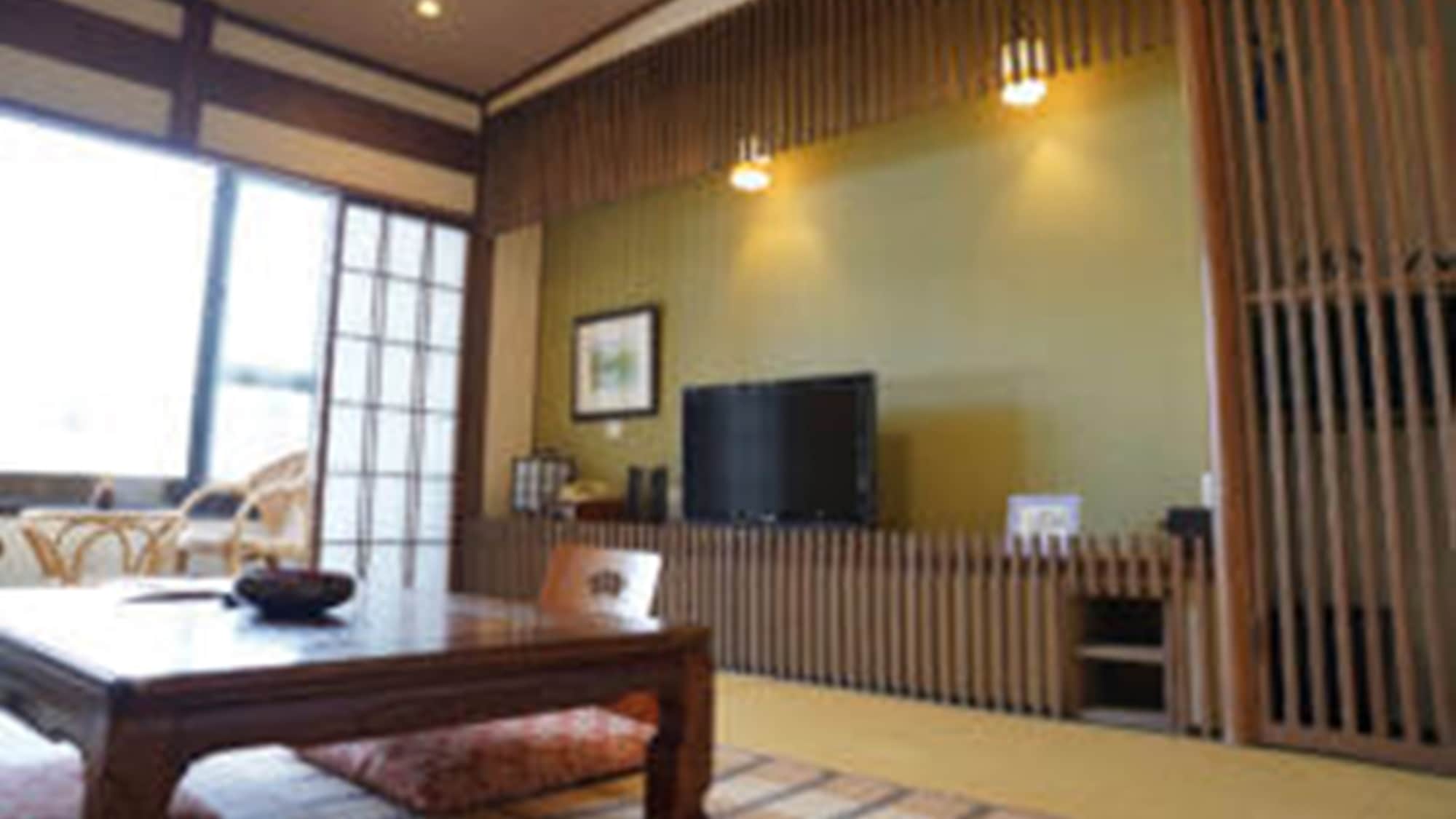 ※仅限河畔客房，日式客房，10张榻榻米，带卫生间（示例）。在散发着榻榻米淡淡香气的房间内放松身心。