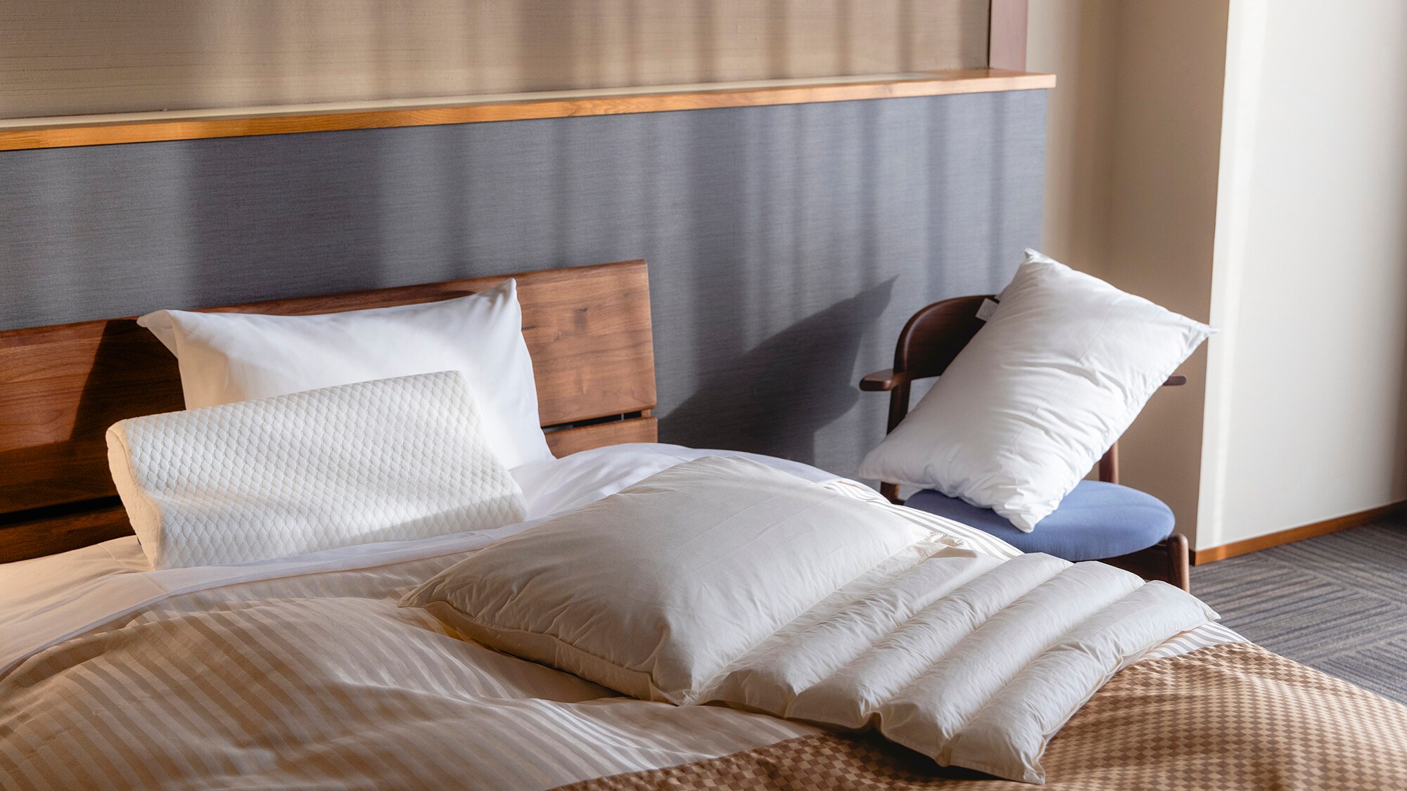 [Kamar Jepang-Barat Modern: Keuntungan Kamar] Selain bantal standar, kami juga menawarkan tiga jenis bantal untuk dipilih. Setiap kamar menawarkan tidur yang nyaman.