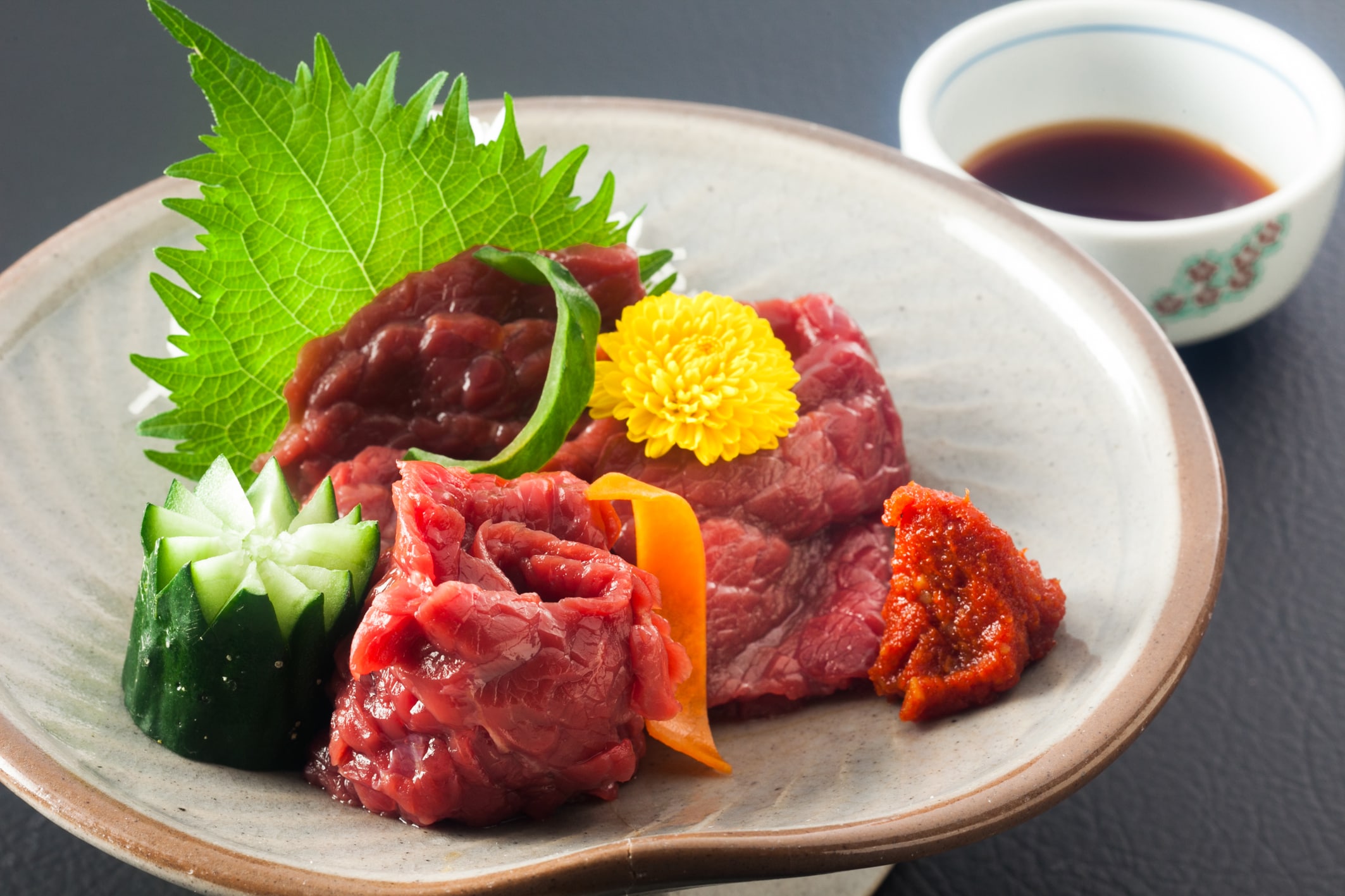 An example of Koshu horse sashimi♪
