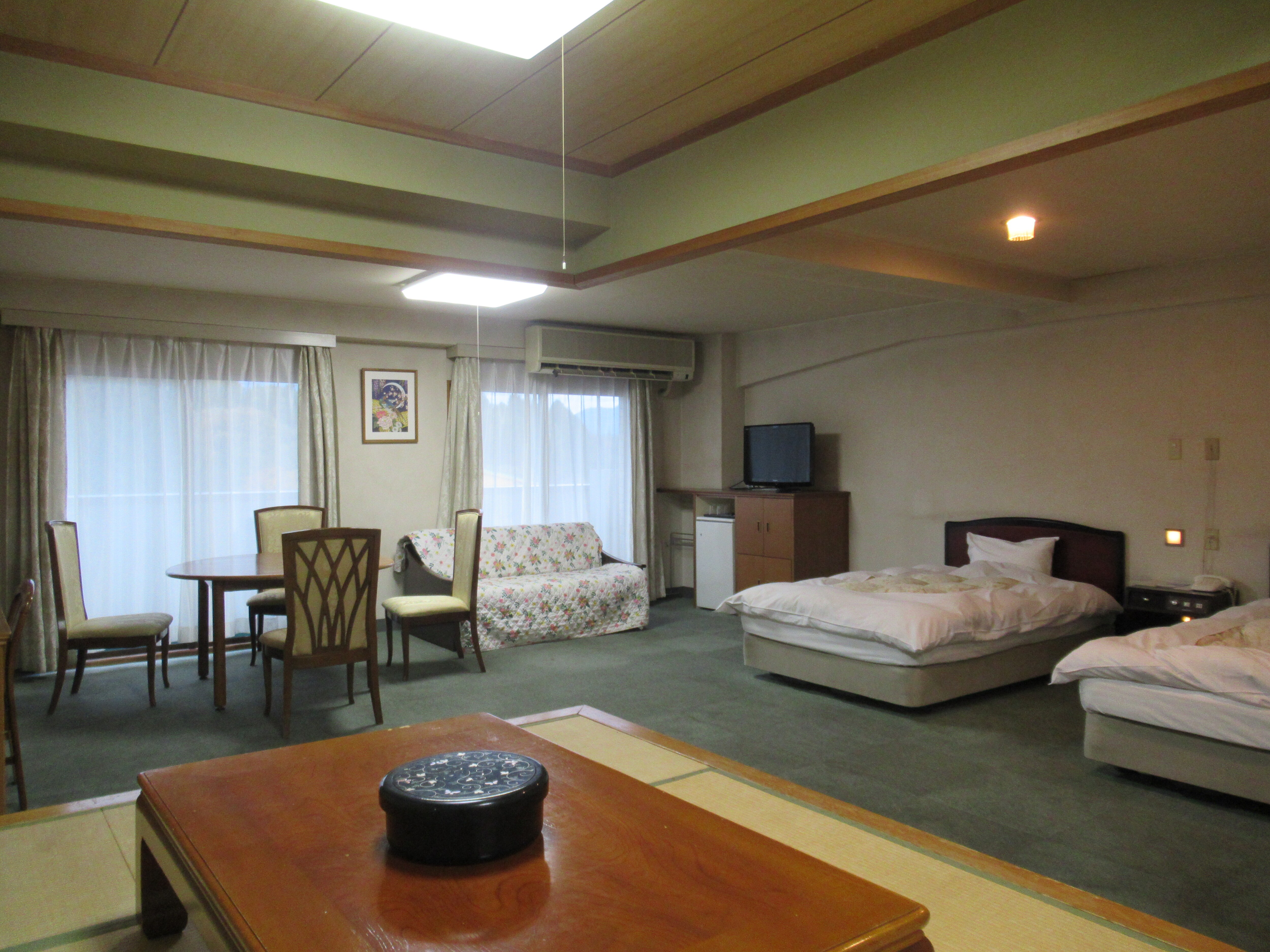■Non-smoking■Japanese-Western style room with bath and toilet (57 square meters)