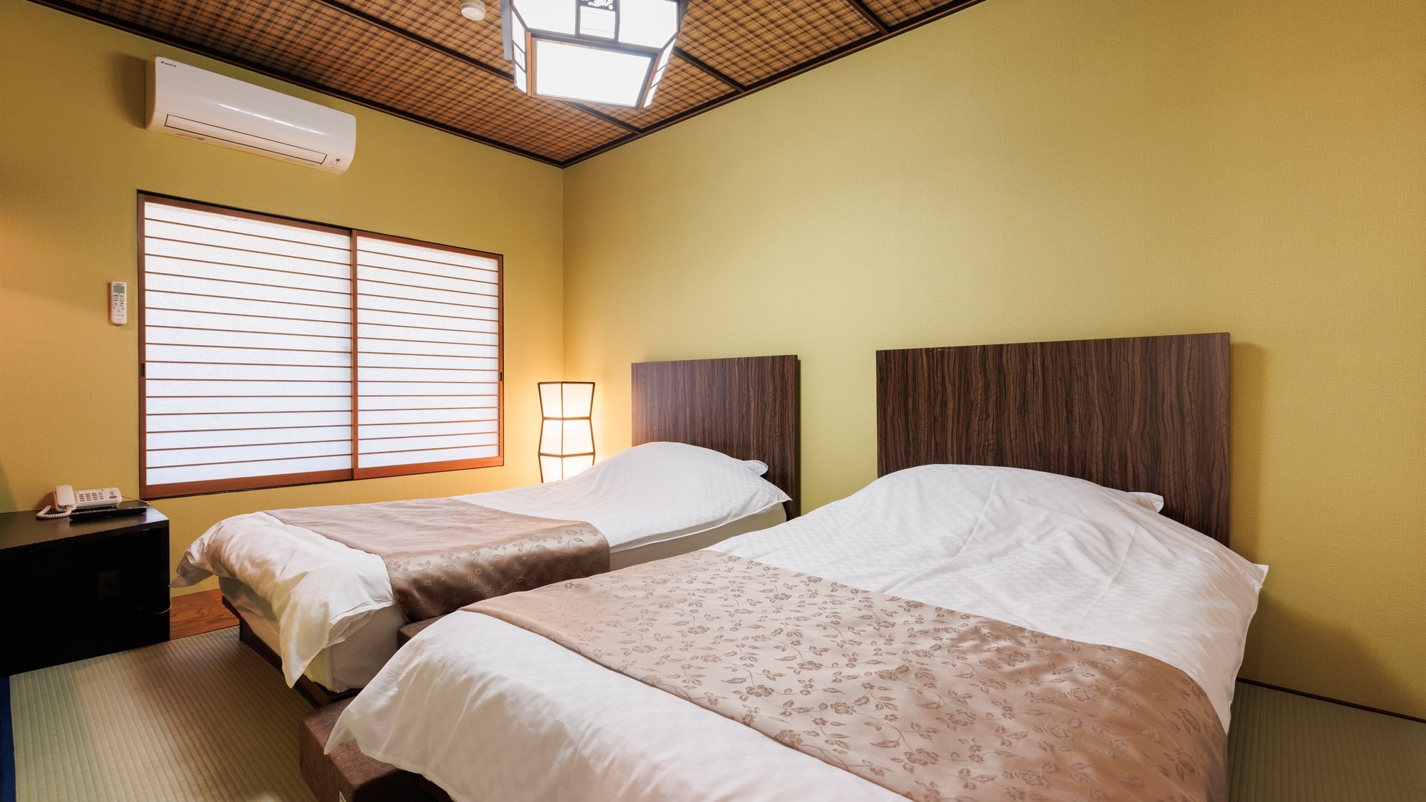 [Japanese-style guest room with semi-open-air bath and bed]
