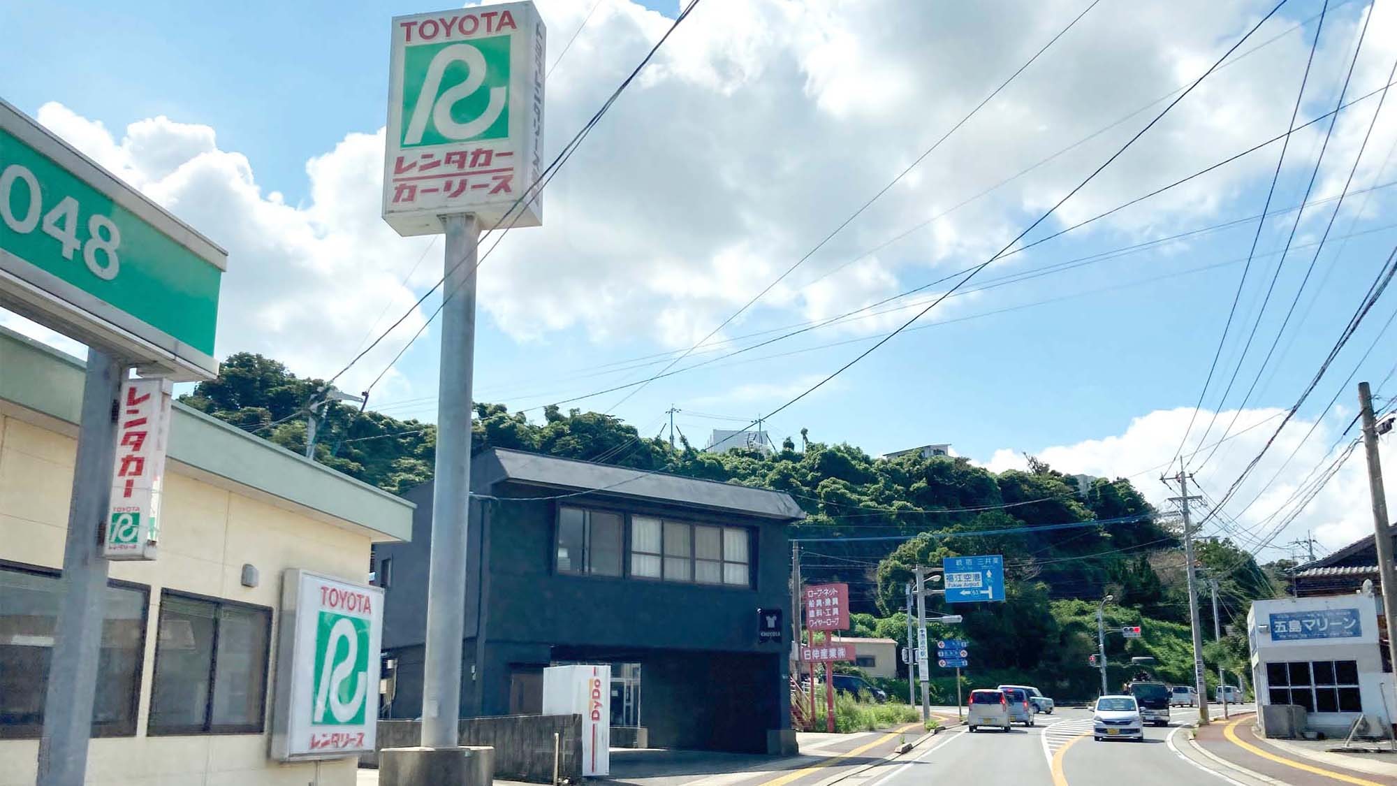 ・ It's very convenient to rent a car next door!