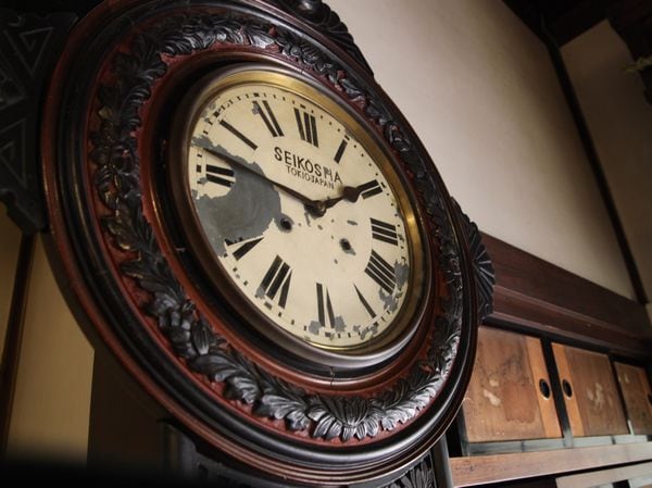 100 year old clock. I am still active.