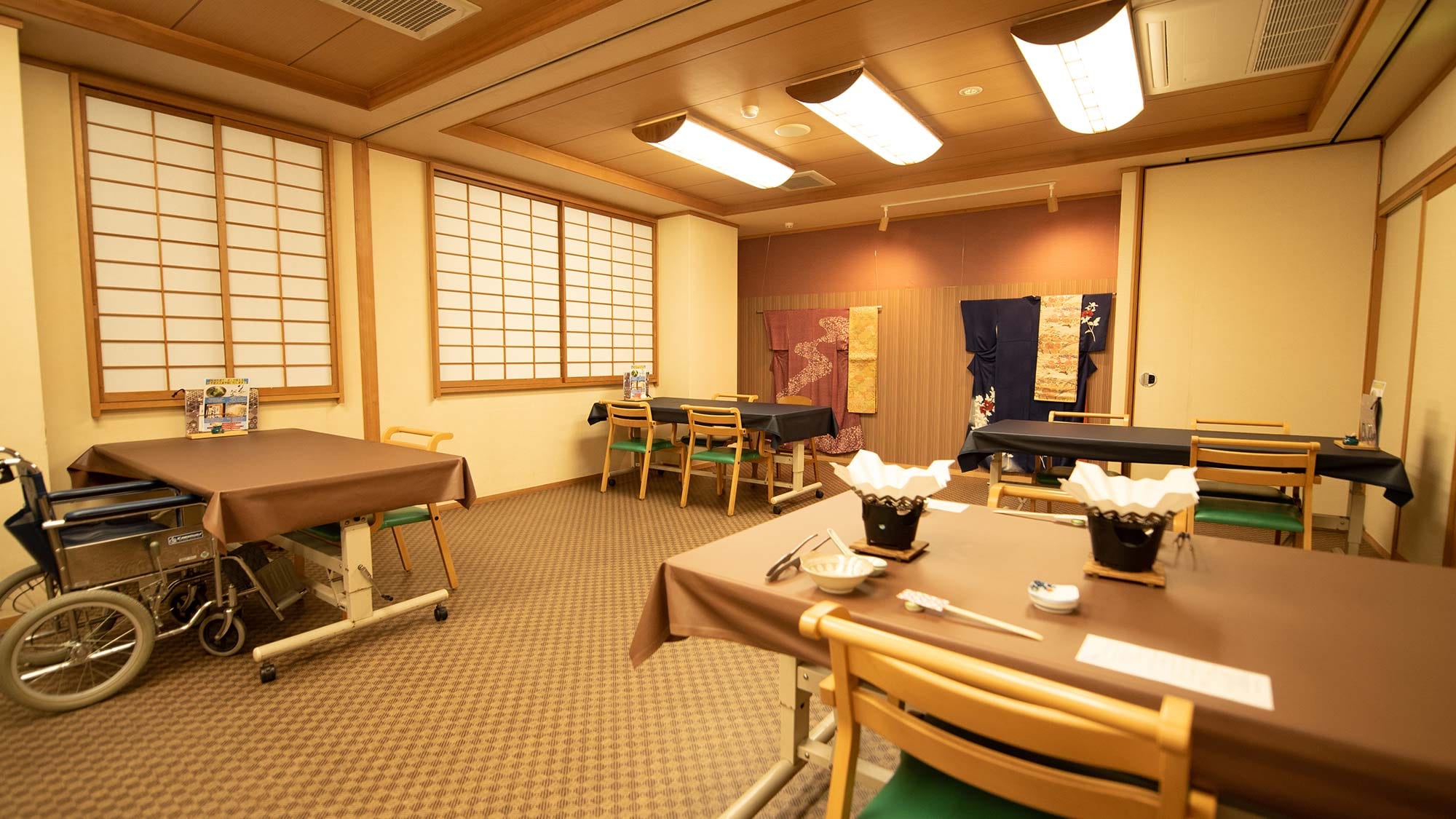 ・ Restaurant