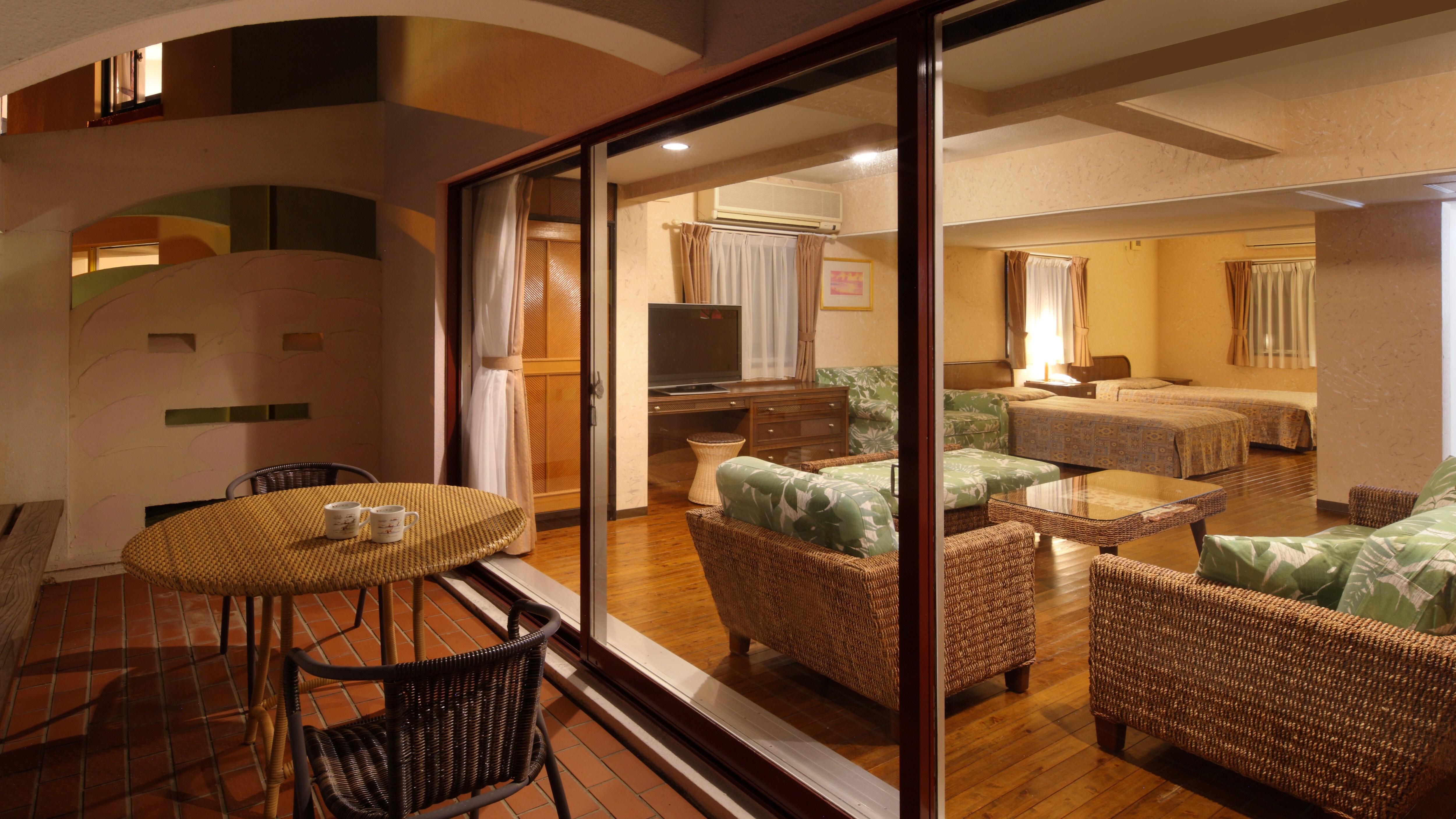 1st floor, 50m2, spacious twin room with mini terrace