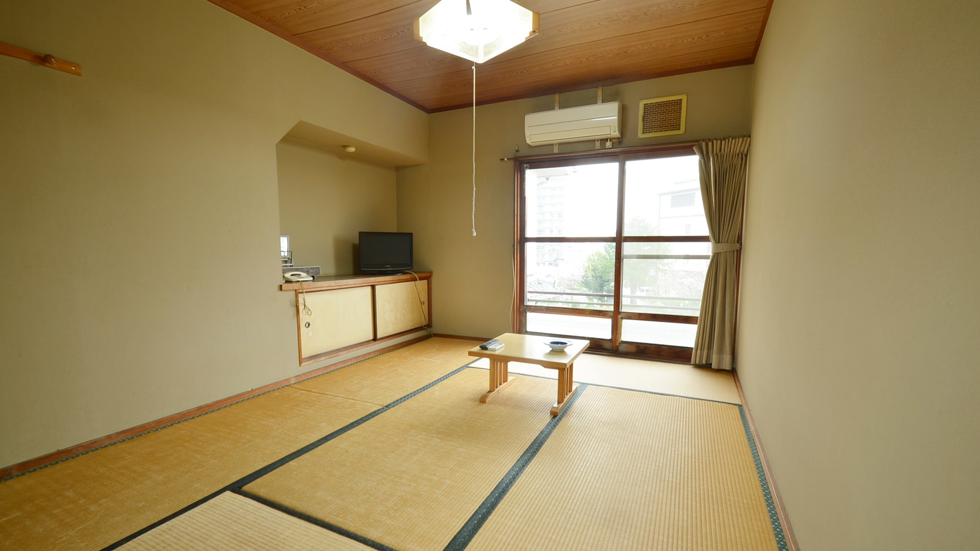 *[Example of 4.5-6 tatami mat Japanese-style room] This is a small Japanese-style room.