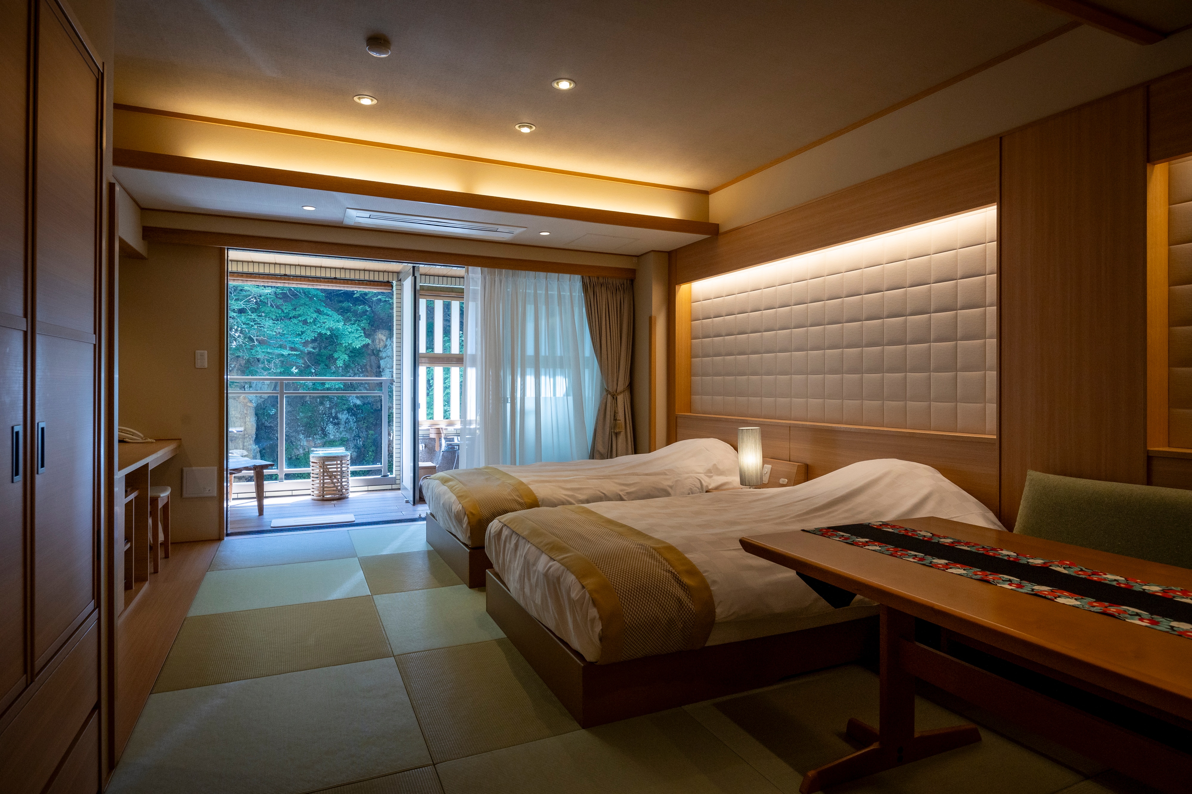 Bed type with open-air bath [Awa]