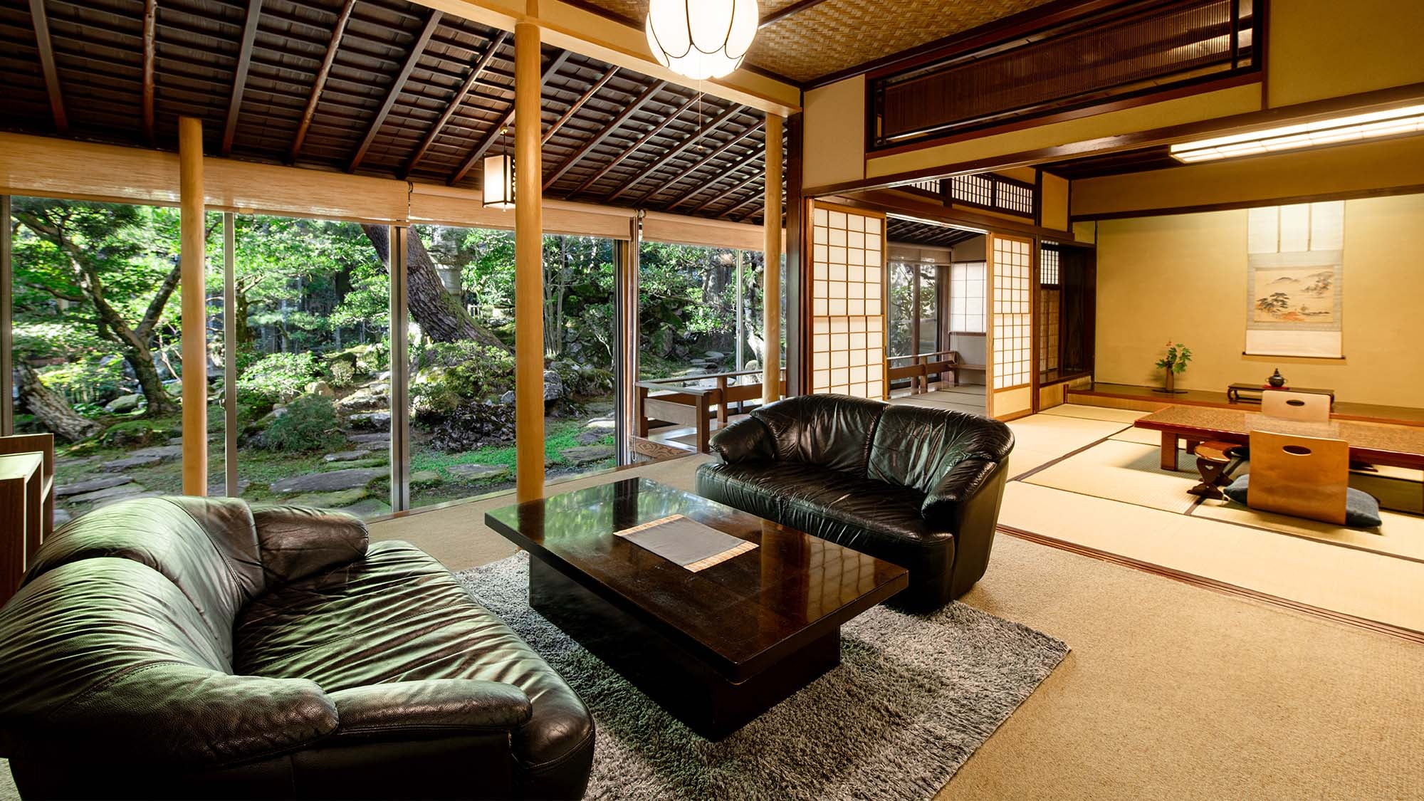 With a semi-open-air bath with natural hot spring water [New Year Hall/Japanese/Western special room/Asaga]