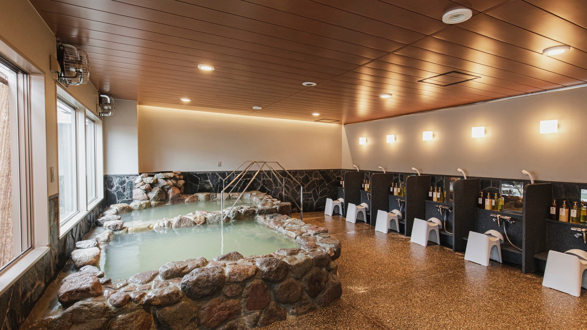 [Ichome Onsen] The bicarbonate spring will soothe your travel fatigue.