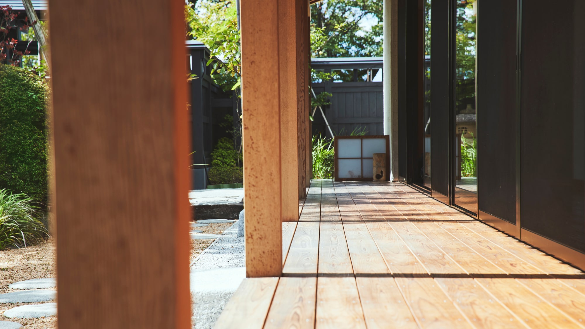 [Irori Tea Room] The veranda overlooking the Japanese garden