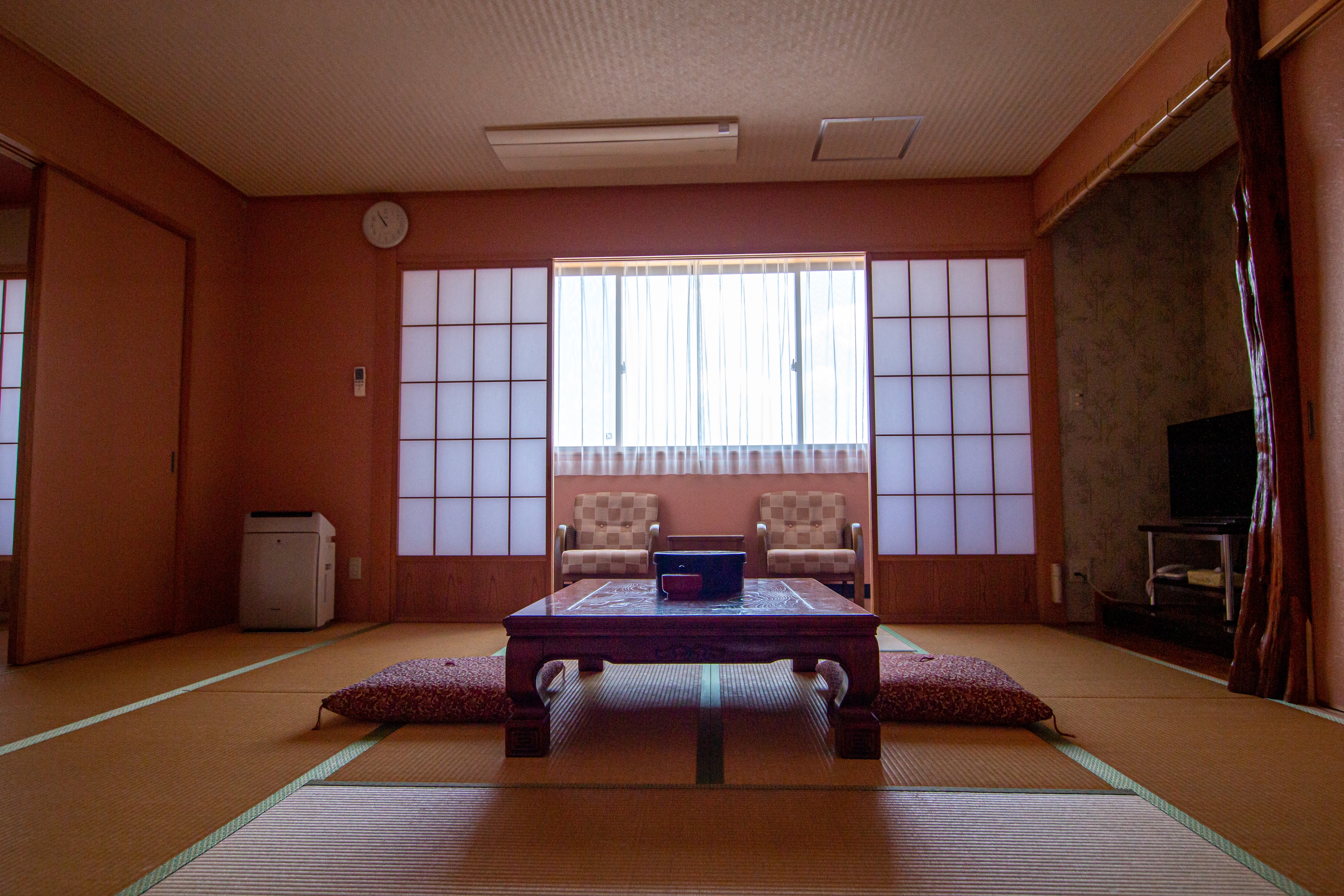 [Japanese-style room] Please relax in the spacious Japanese-style room.