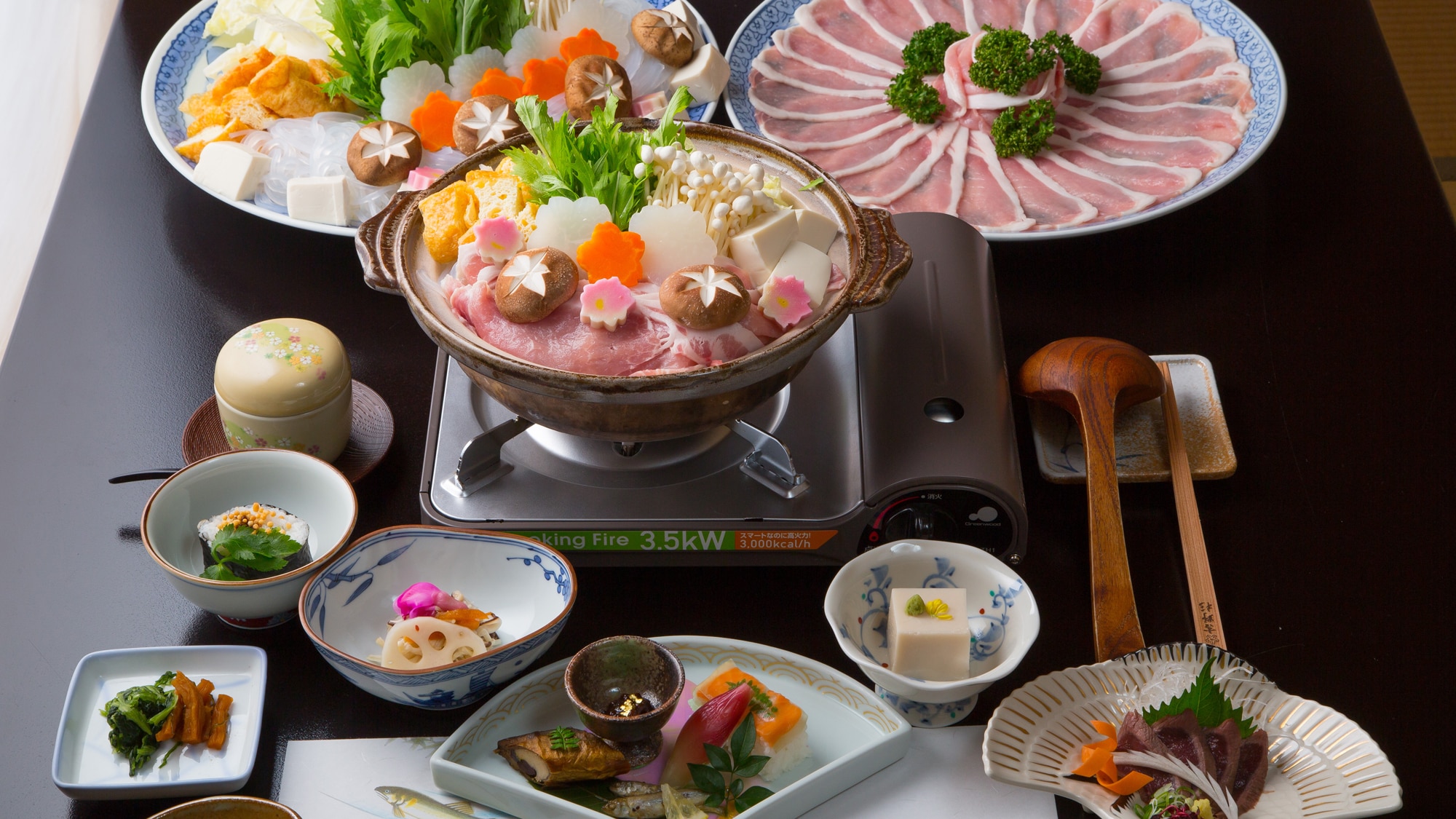Yoshino Kudzu Nabe Kaiseki is a specialty of Hounkan. It is a delicious hotpot that will warm you from the inside out.
