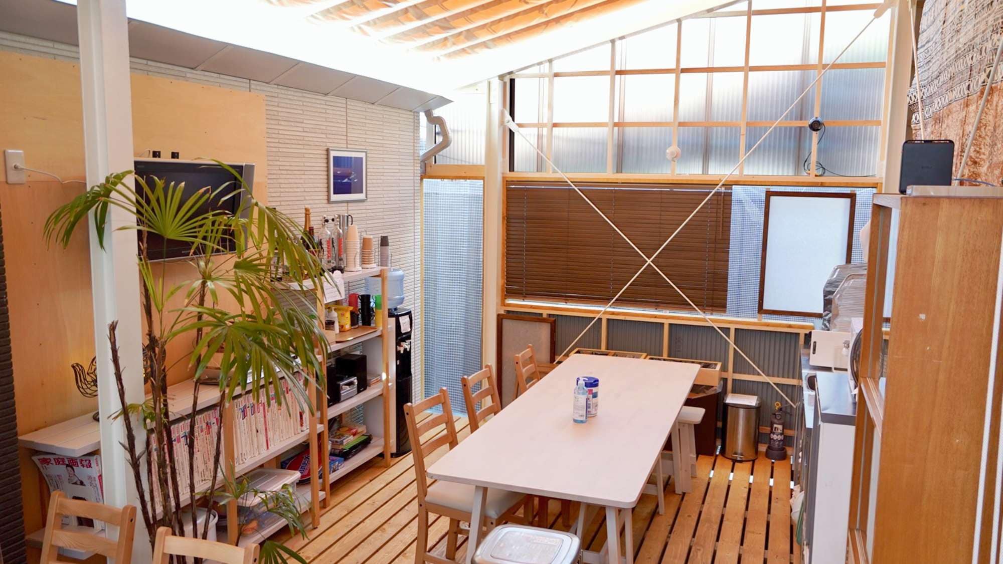 ・ A new kitchen for self-catering will be installed in the common space.