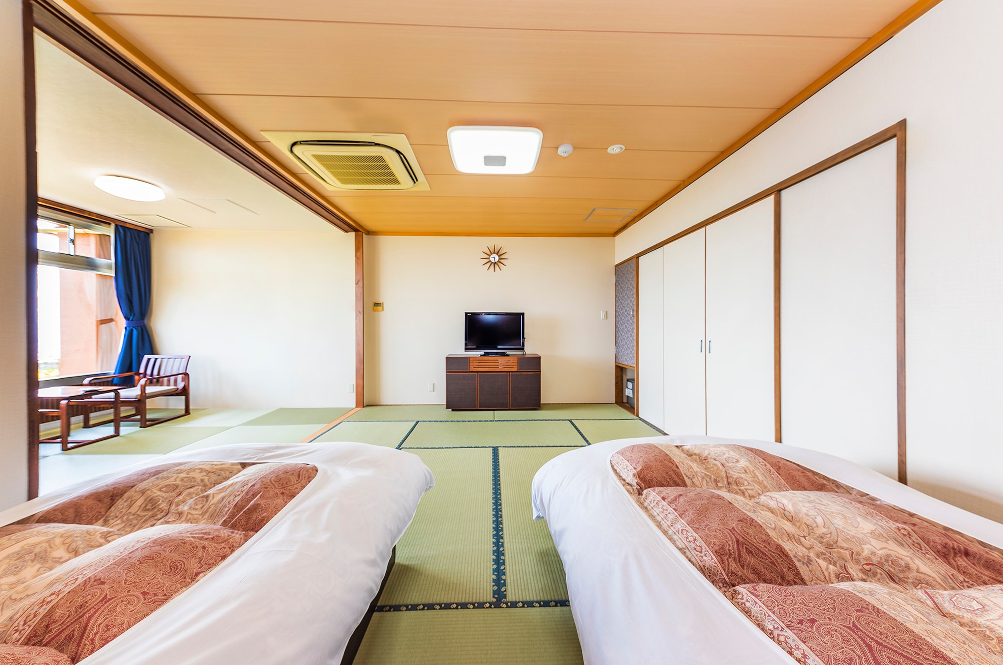 Japanese-style room (tatami mat with twin beds) (sea side only)