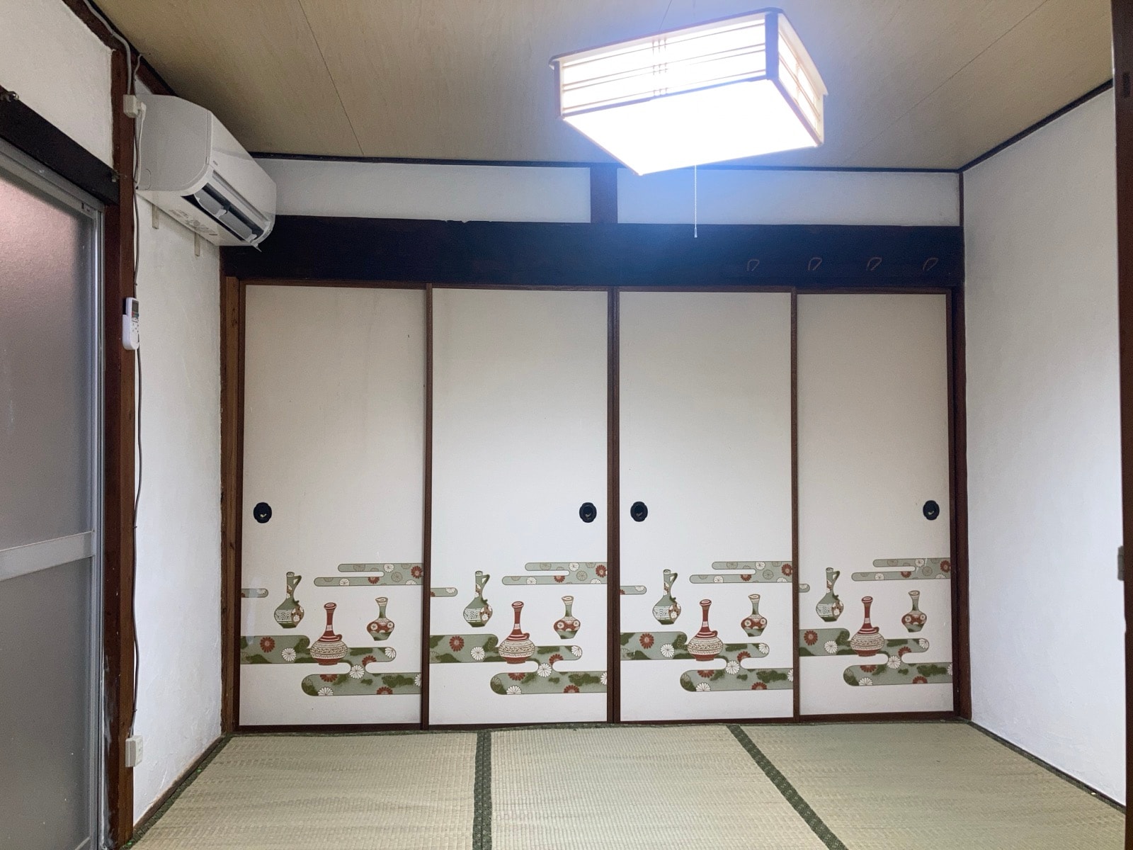 Honma: A photo of a 4.5 tatami Japanese-style room.