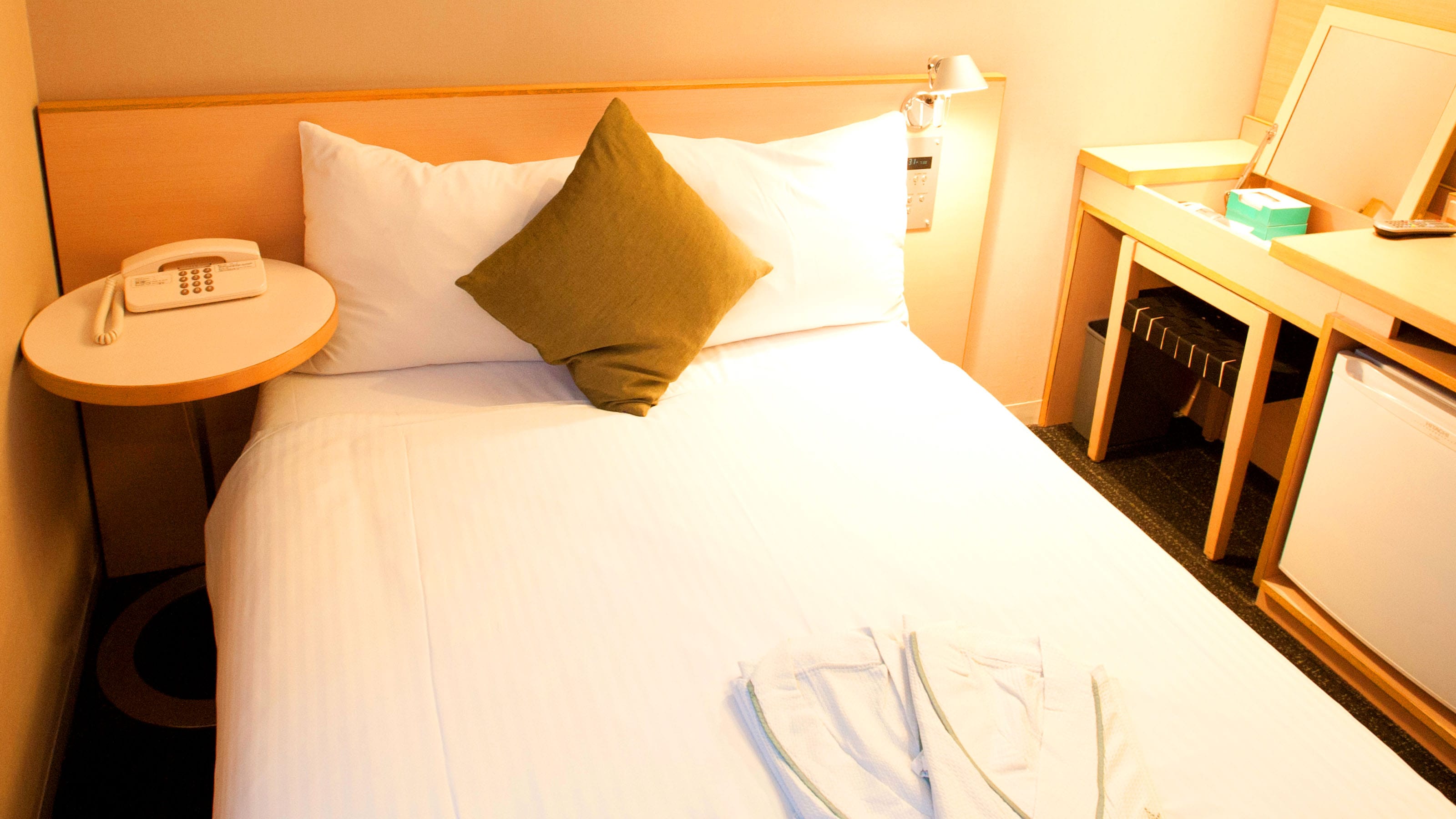 Semi-double bed (for 2 people)