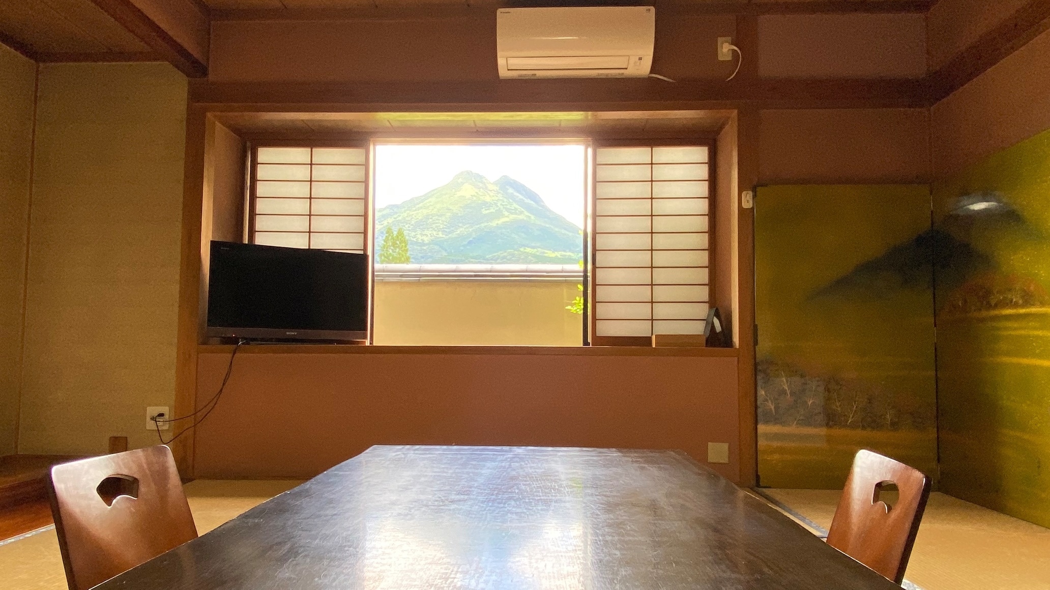 [Kamar] Ume_Gunung Yufu dilihat dari kamar