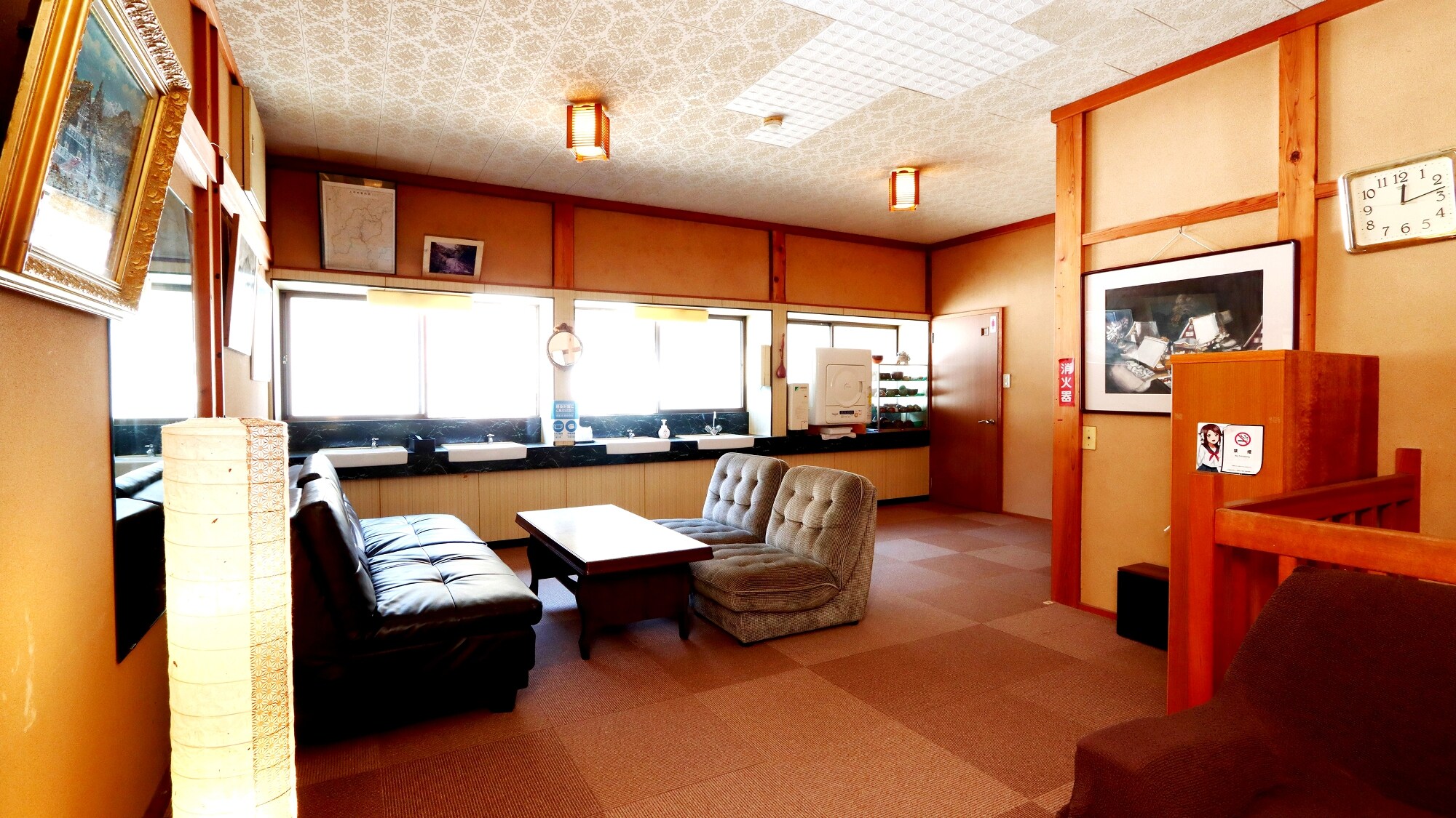 [Inside] Lobby on the 2nd floor. Take a break from the warmth of the wood.