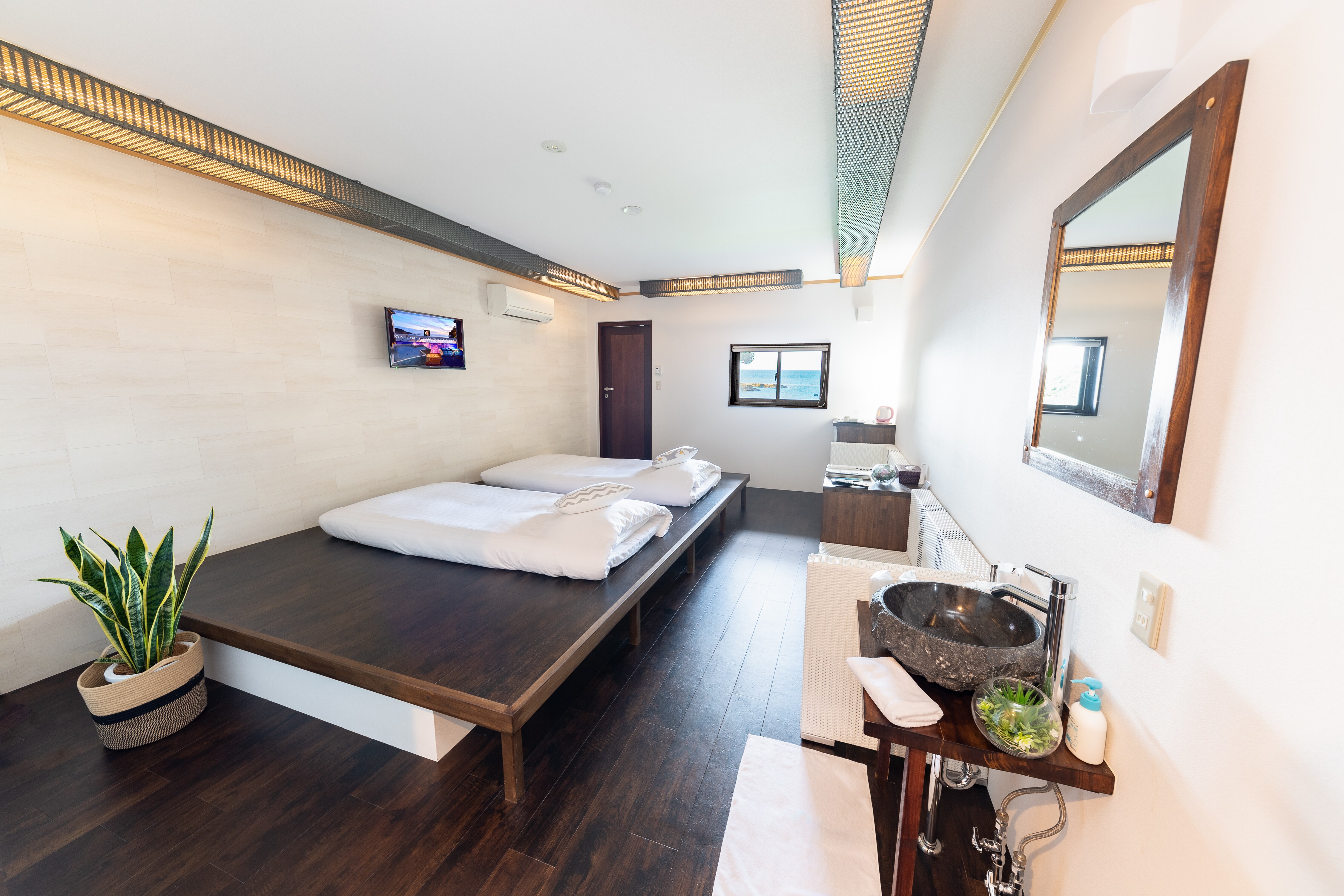 Ocean view | Japanese-Western style room corner