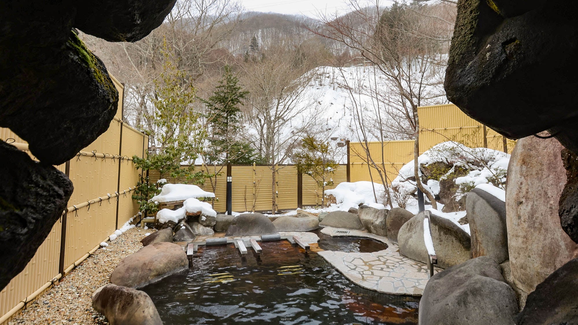 ・Enjoy the relaxing bath in the open-air bath