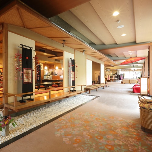 [Inside the museum] Yumeji Takehisa's paintings and dolls are displayed like a museum, and the pine trees are nostalgic.
