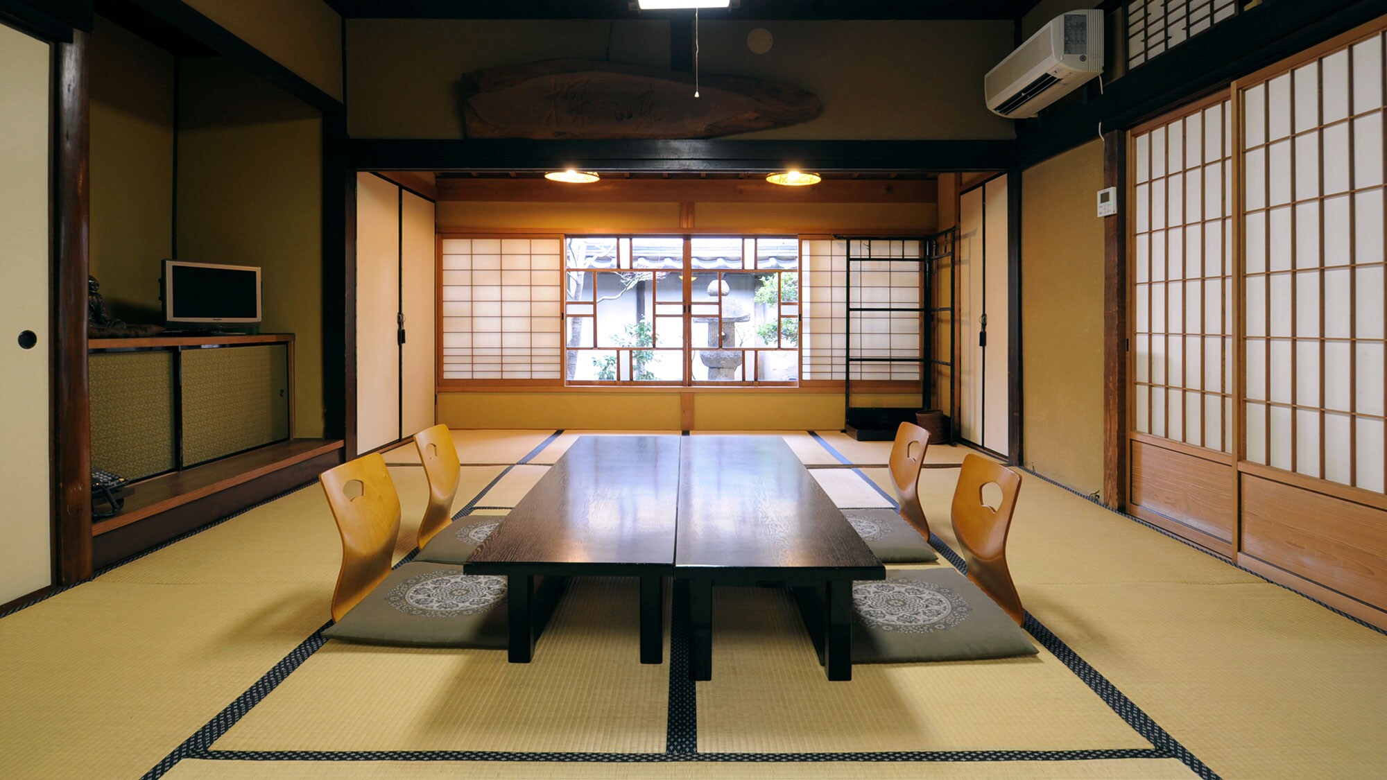 [Inside the building] Dining