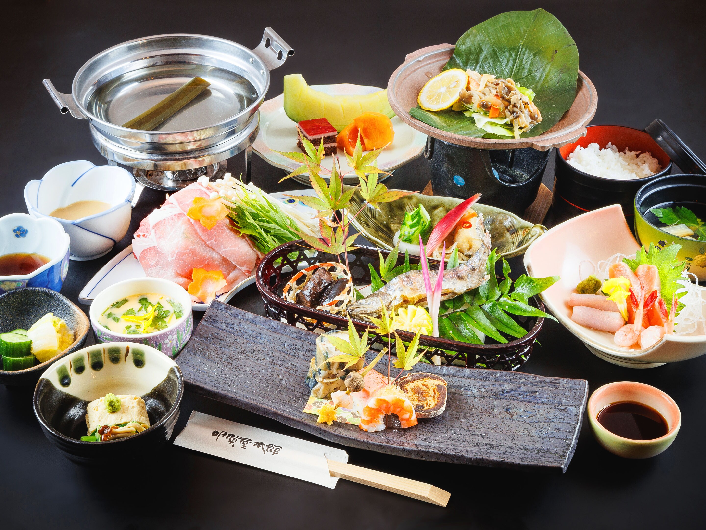 標準方案：在露天河岸邊泡在渾濁的溫泉水中，享受極致的幸福。