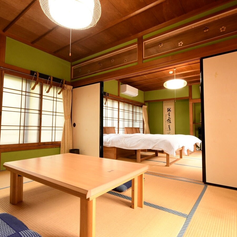 [Phòng khách] 16 chiếu tatami + 4 hành lang trải chiếu tatami (có bồn tắm và toilet) Phòng khách nhìn ra vườn