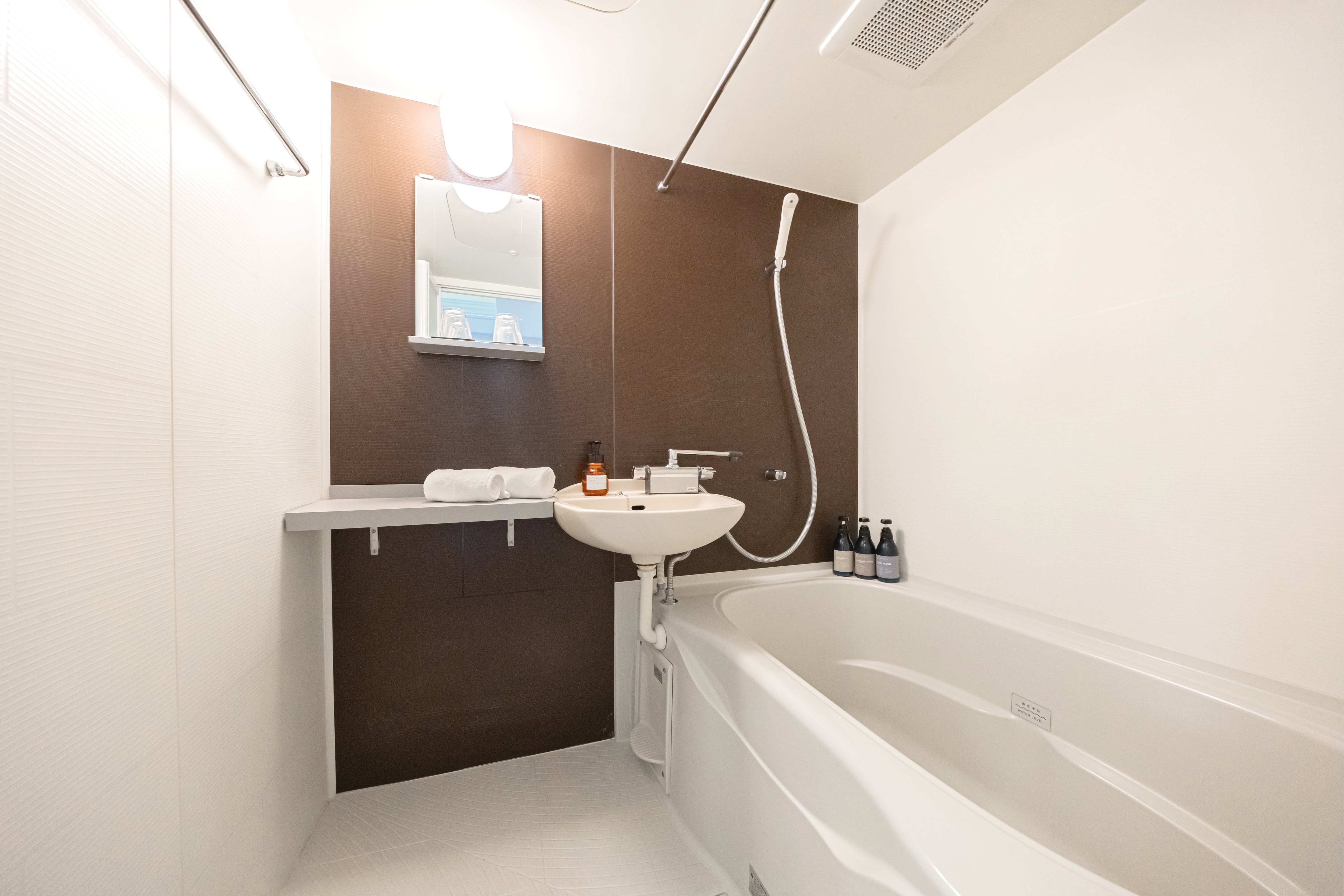 [Bathroom] The bathroom and toilet are separate.
