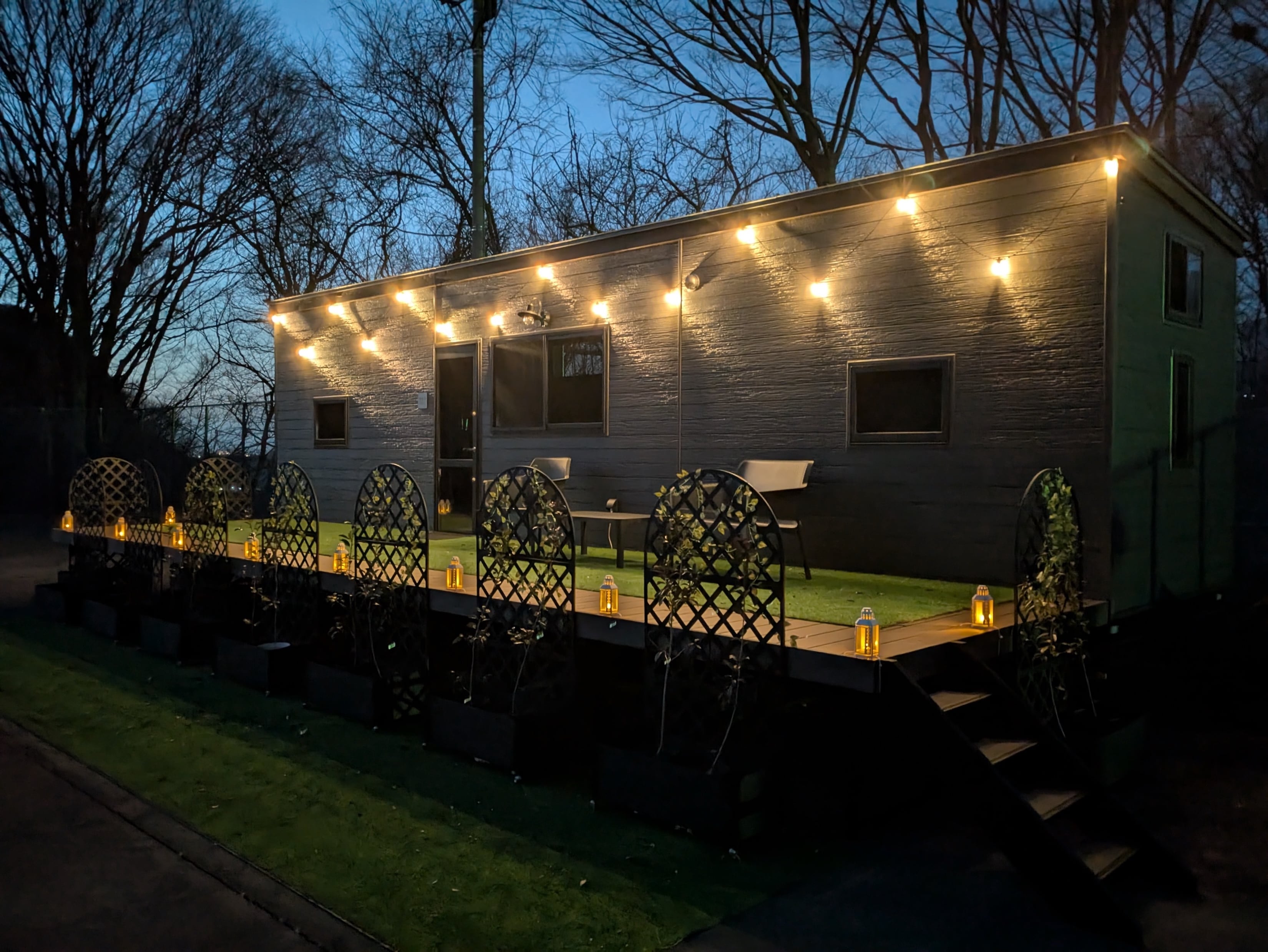Cabin (night)