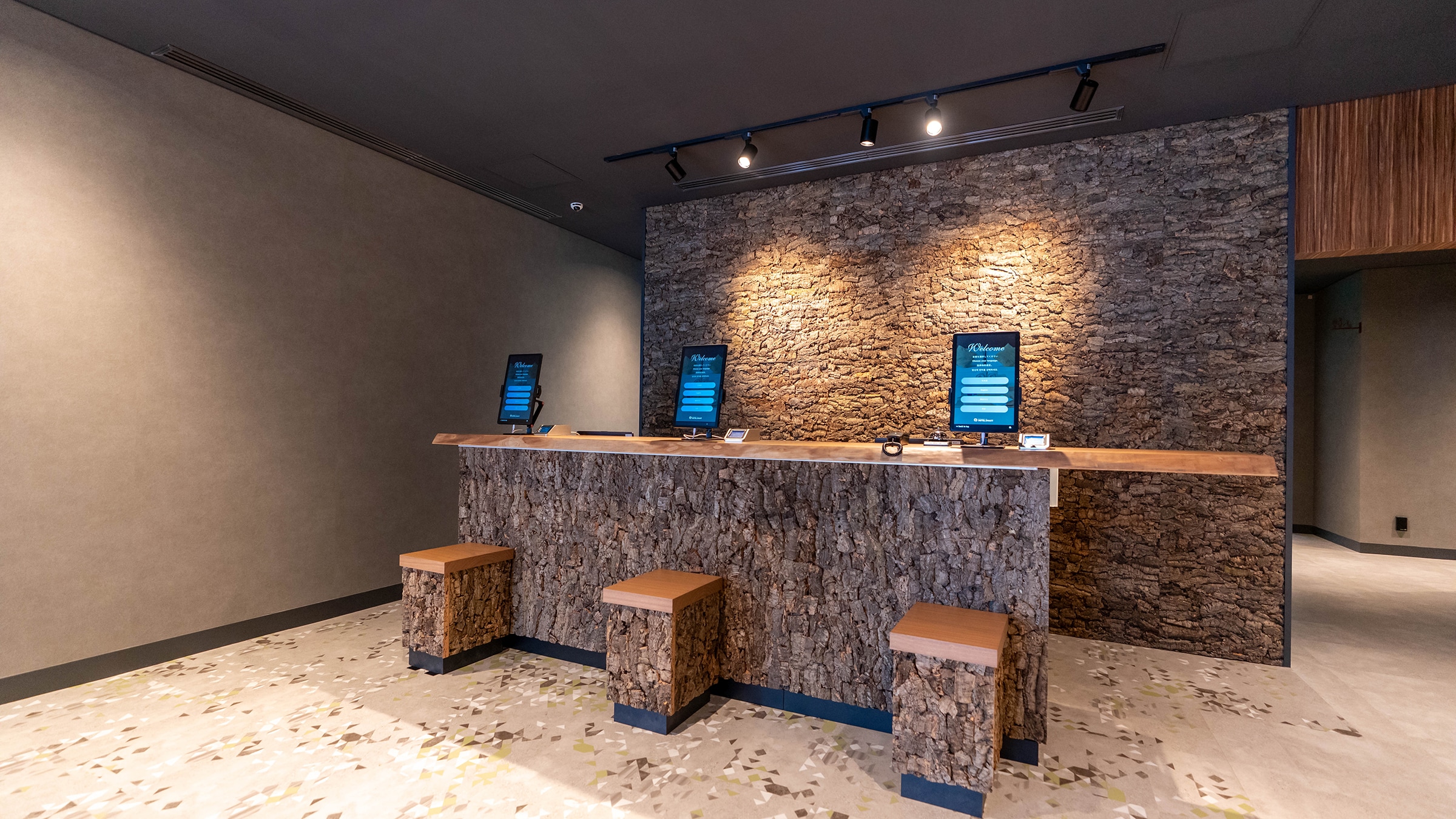 Front desk (2nd floor)