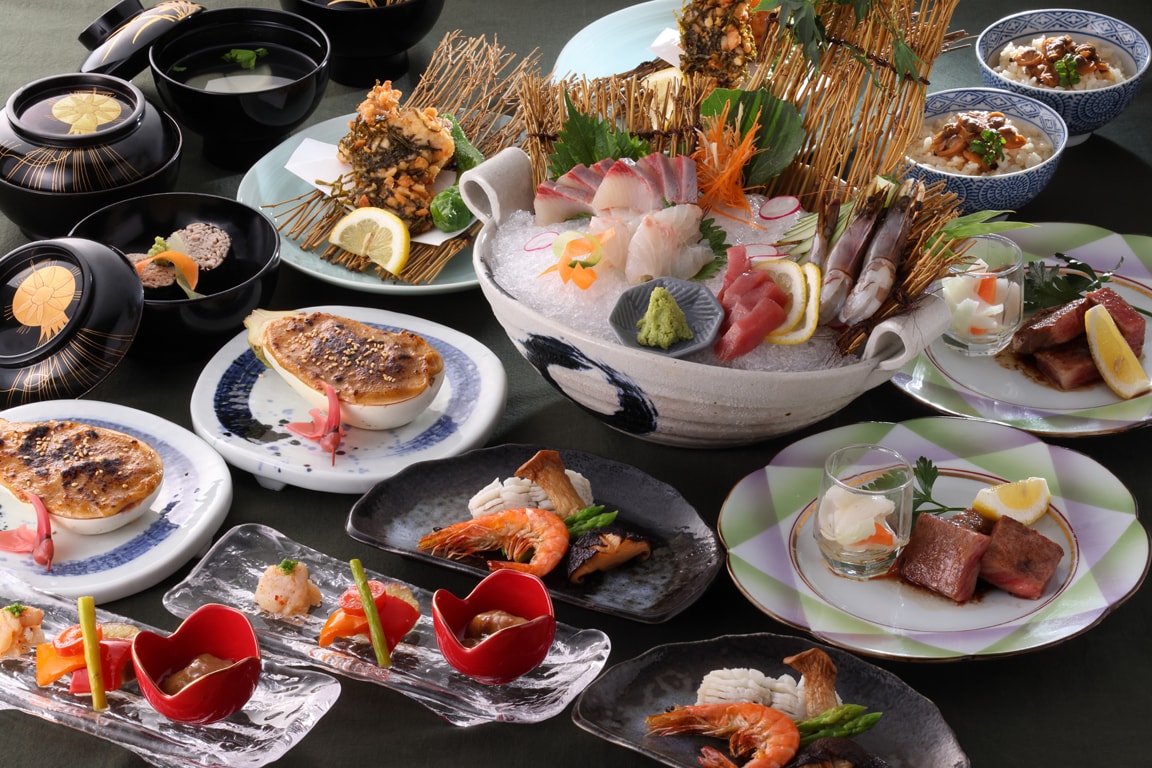 Yukyu怀石料理:怀石料理采用我们酒店特有的新鲜食材烹制而成,酒店毗邻大海,并充分展现了当地时令食材的浓郁风味。