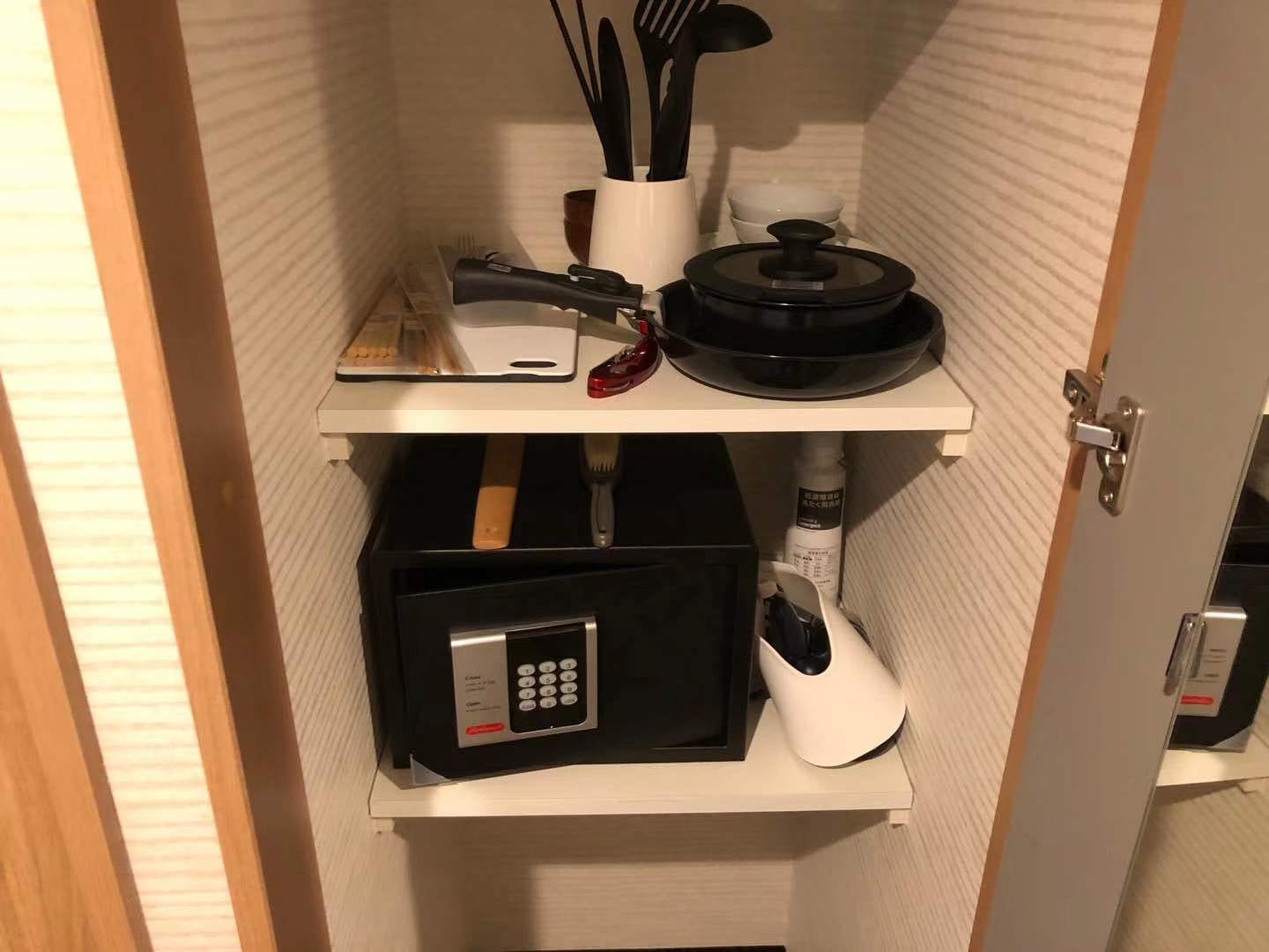 Room equipment (safety box)