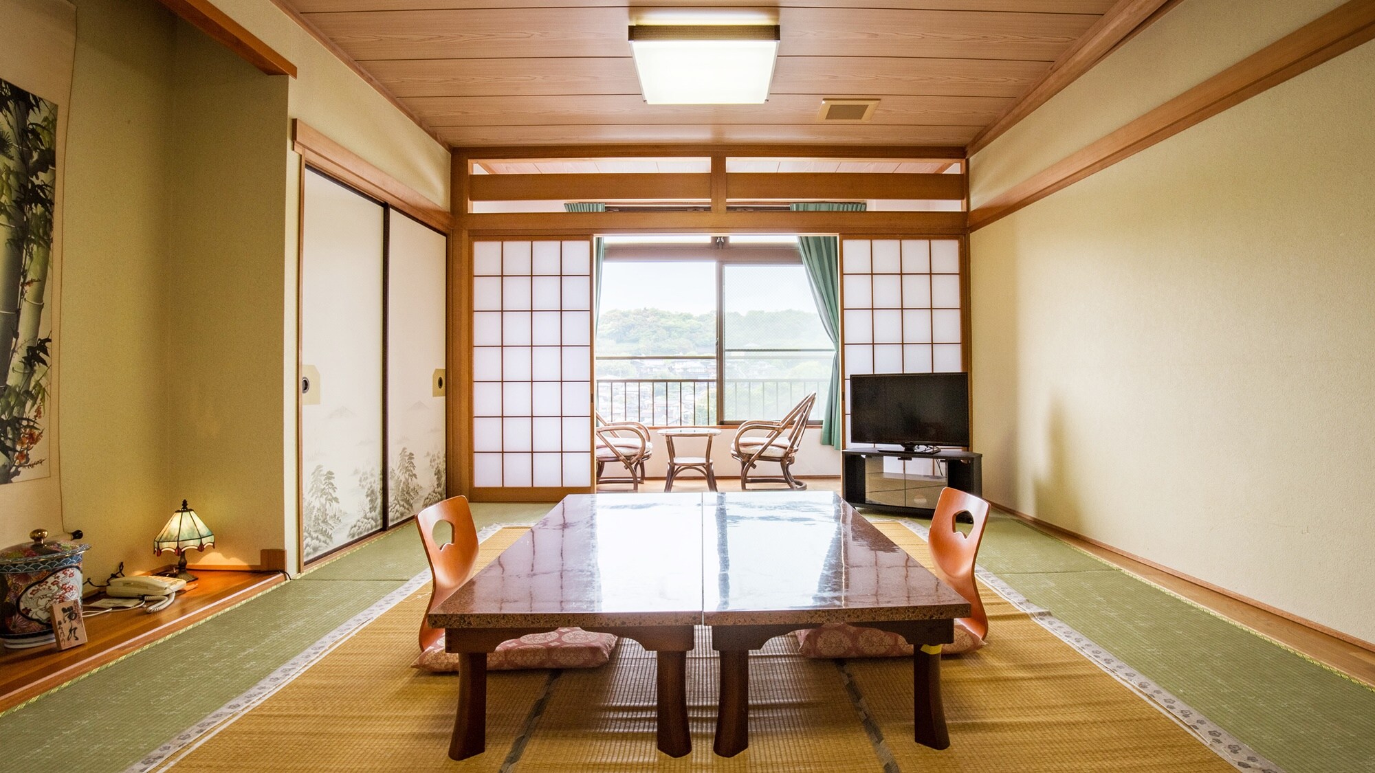 *[12 tatami mat Japanese-style room] We offer 8 to 12 tatami mat Japanese-style rooms depending on the number of people. All rooms have toilets and Wi-Fi