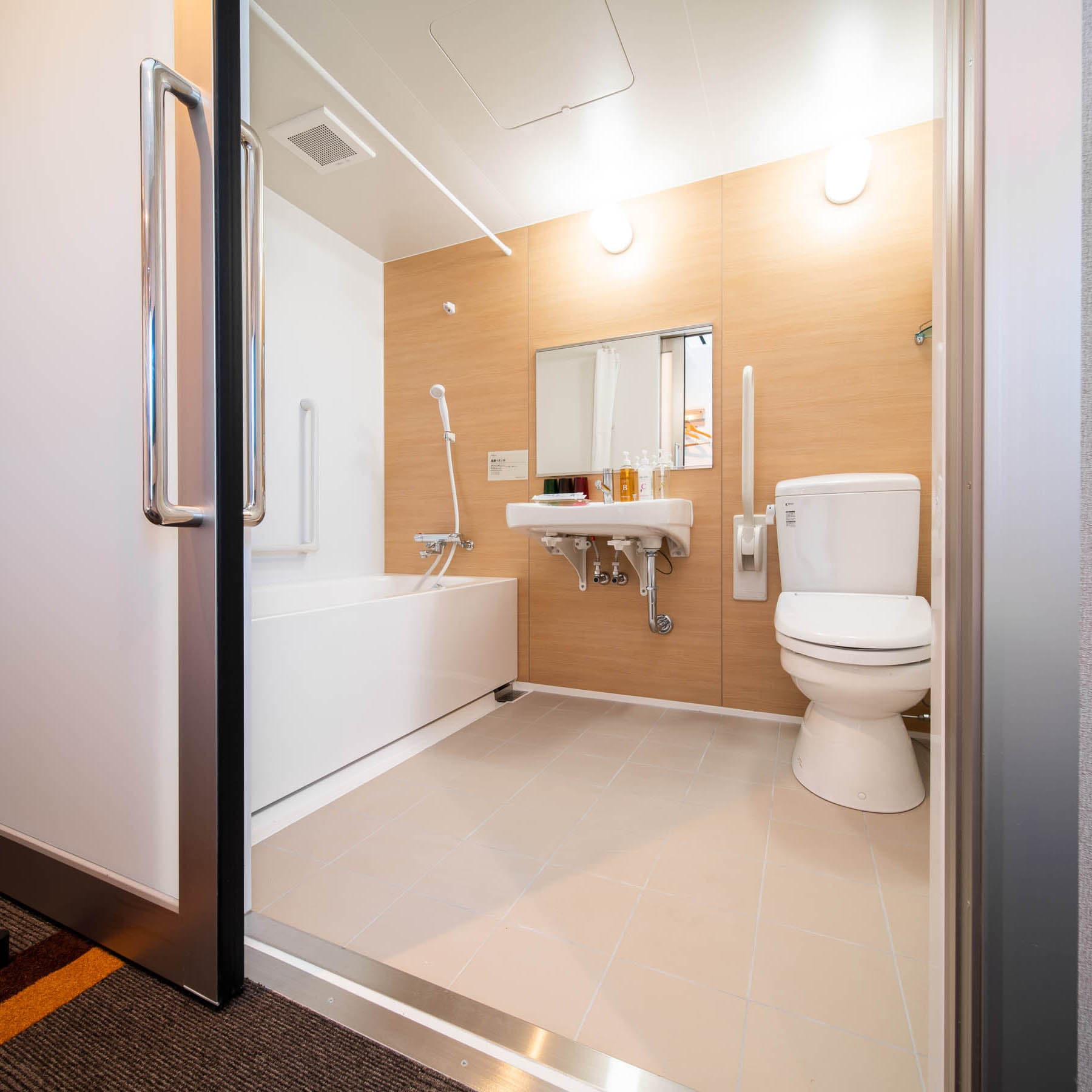 [Handicap Room] Barrier-free and safe. Please call to check availability. (Maximum capacity: 3 people)