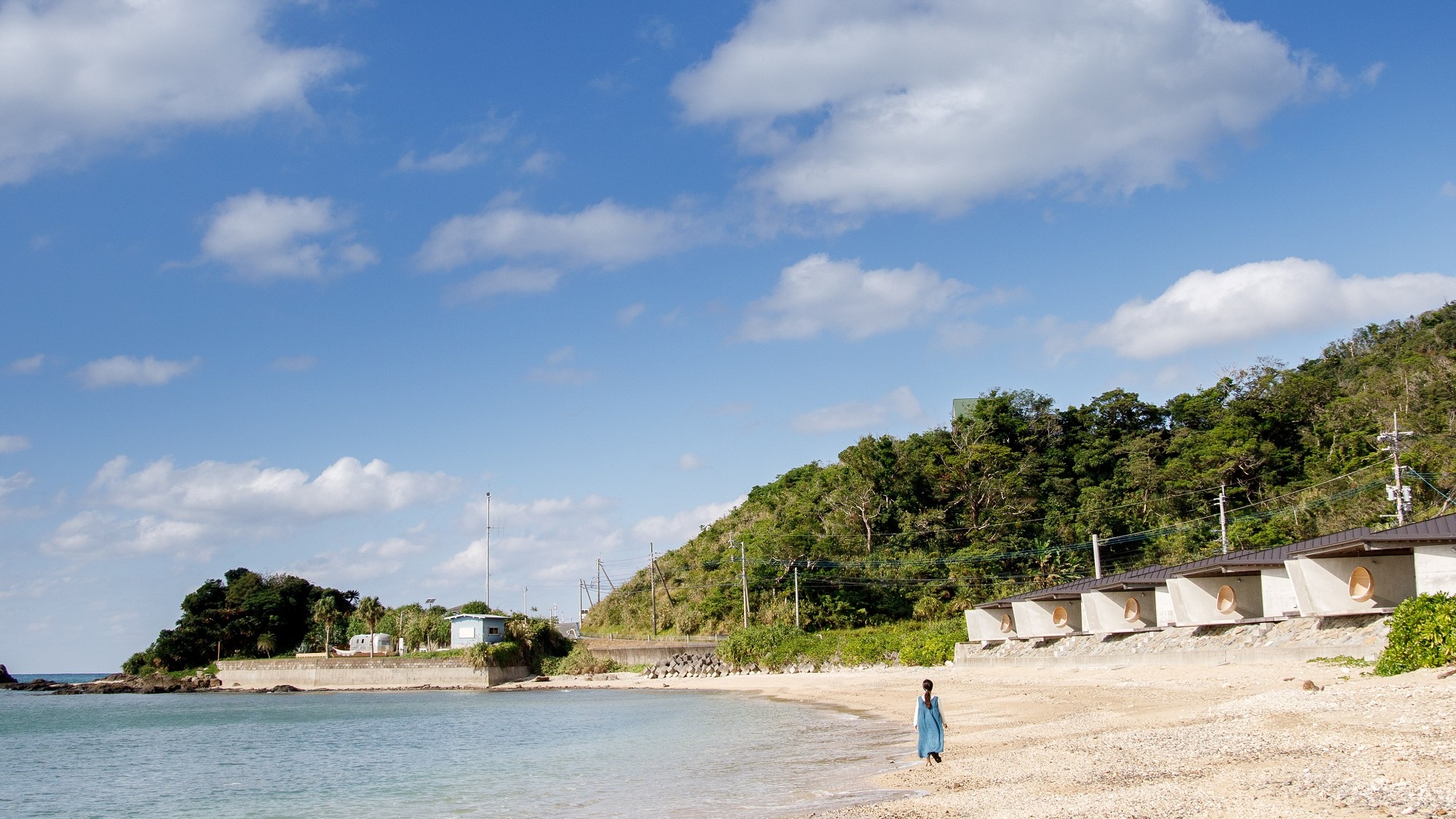 ถึงเวลาตื่นนอนตอนเช้าแล้วออกไปเที่ยวทะเลและเดินเล่นไปตามชายฝั่ง