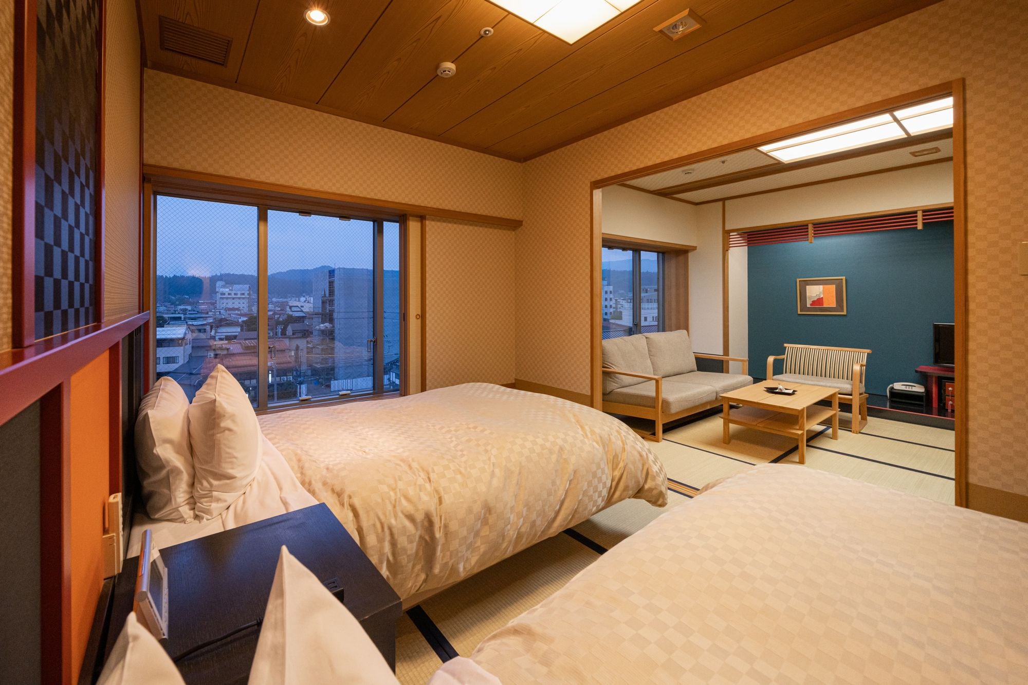 [East Building] & lt; Elegant & gt; Japanese and Western rooms / 10 tatami mats + 6 tatami mats with 2 Simmons beds-No smoking-