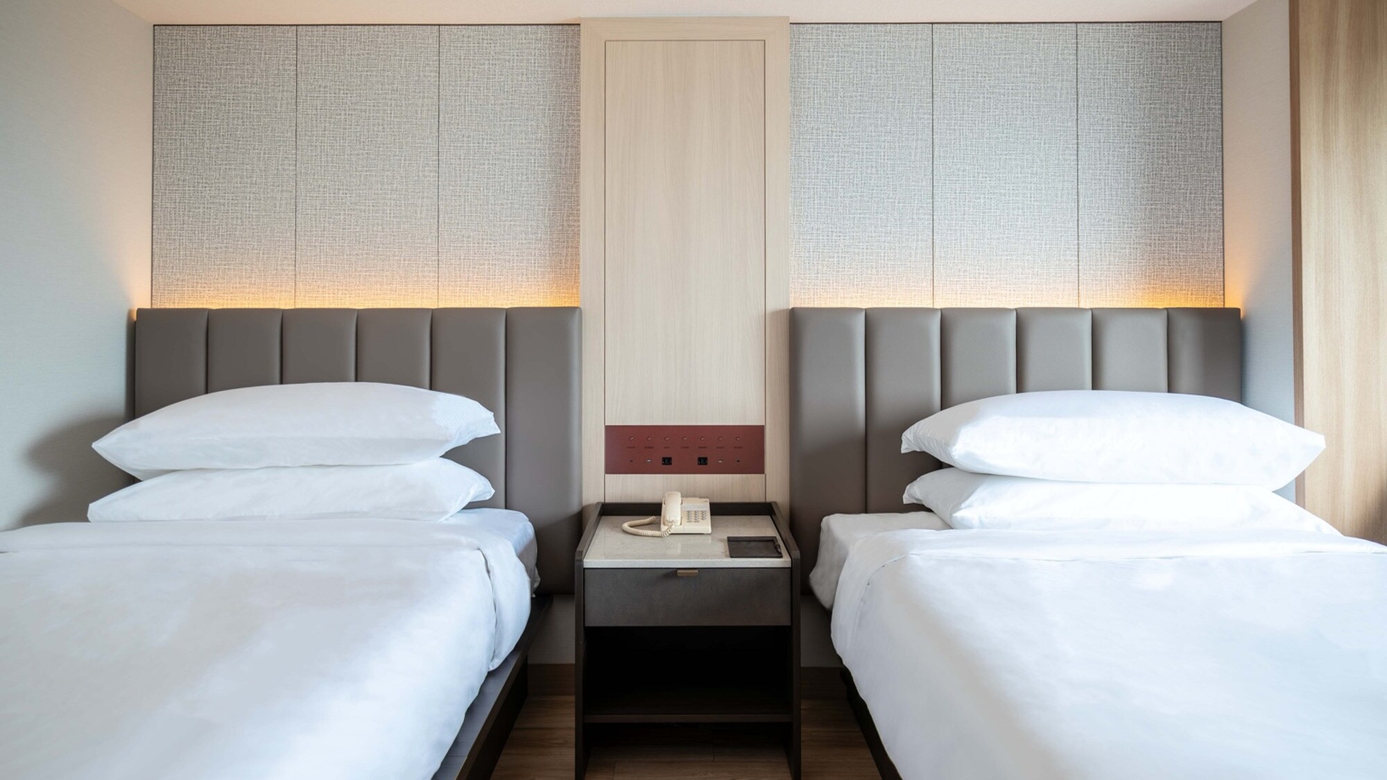 [Renovated guest room] Twin