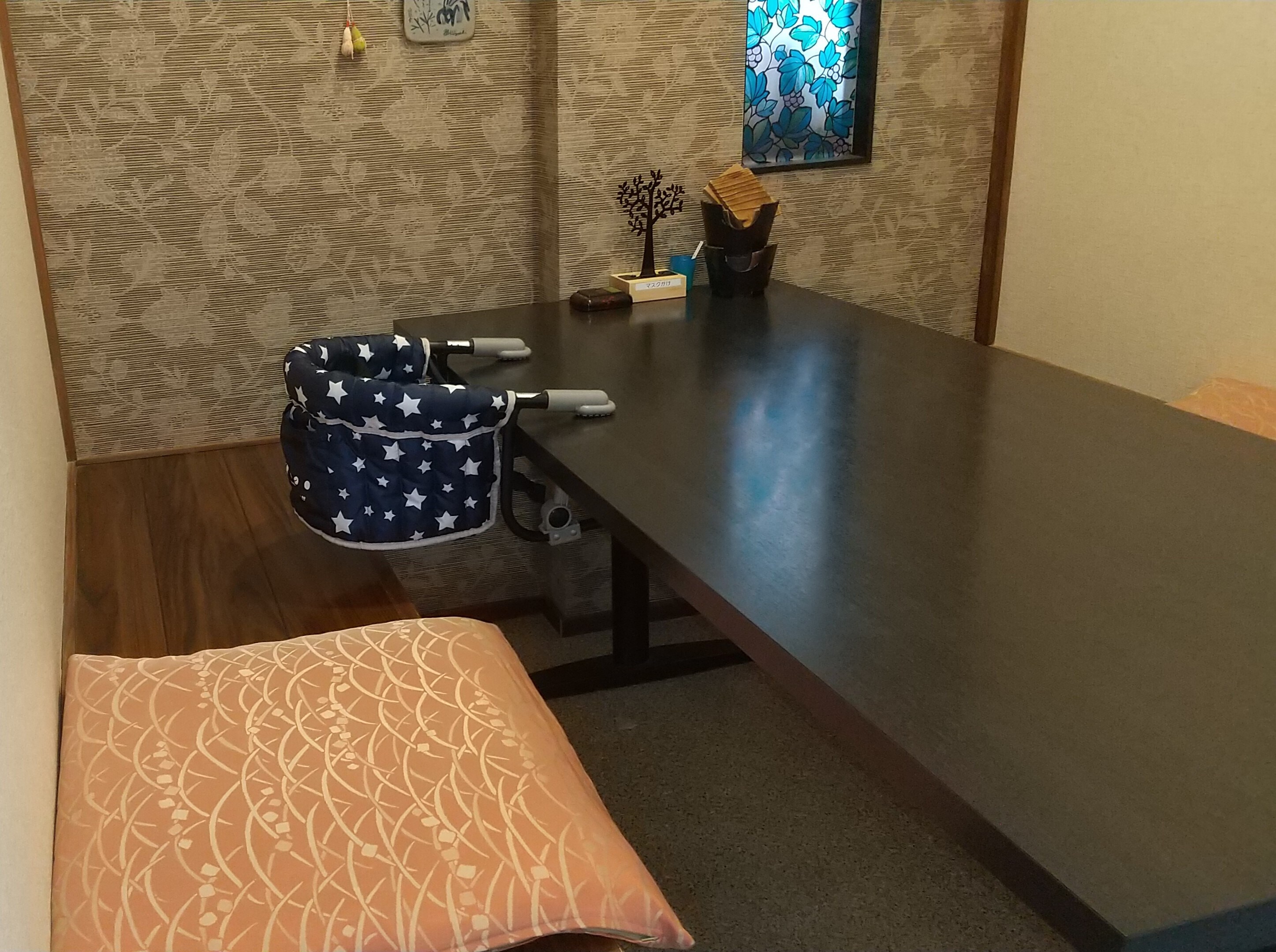 Dining area, table seats, child chairs