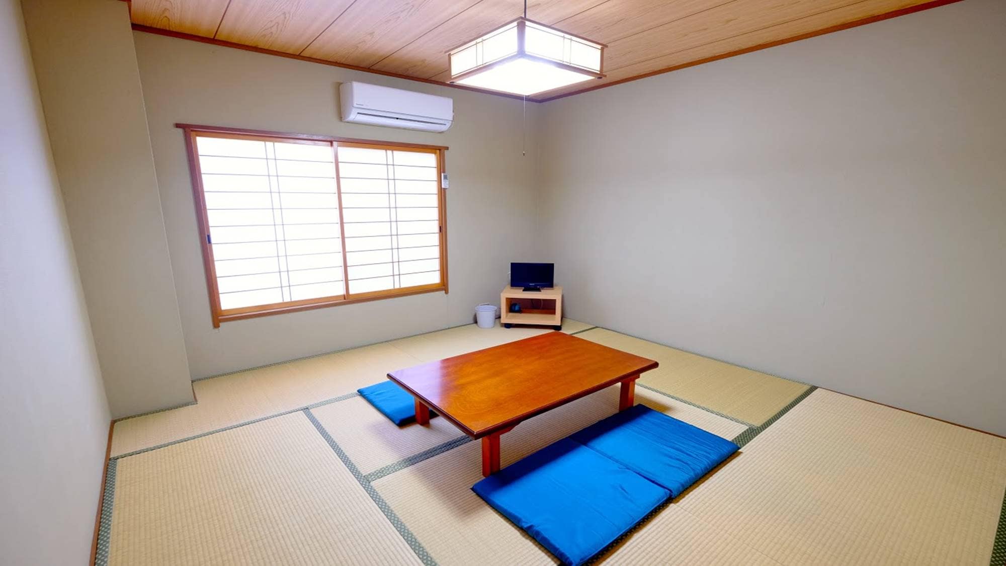 *[Example of guest room] Japanese-style room with 6 tatami mats/Location overlooking the ocean and Hachijo Fuji! Recommended for business or solo travelers.